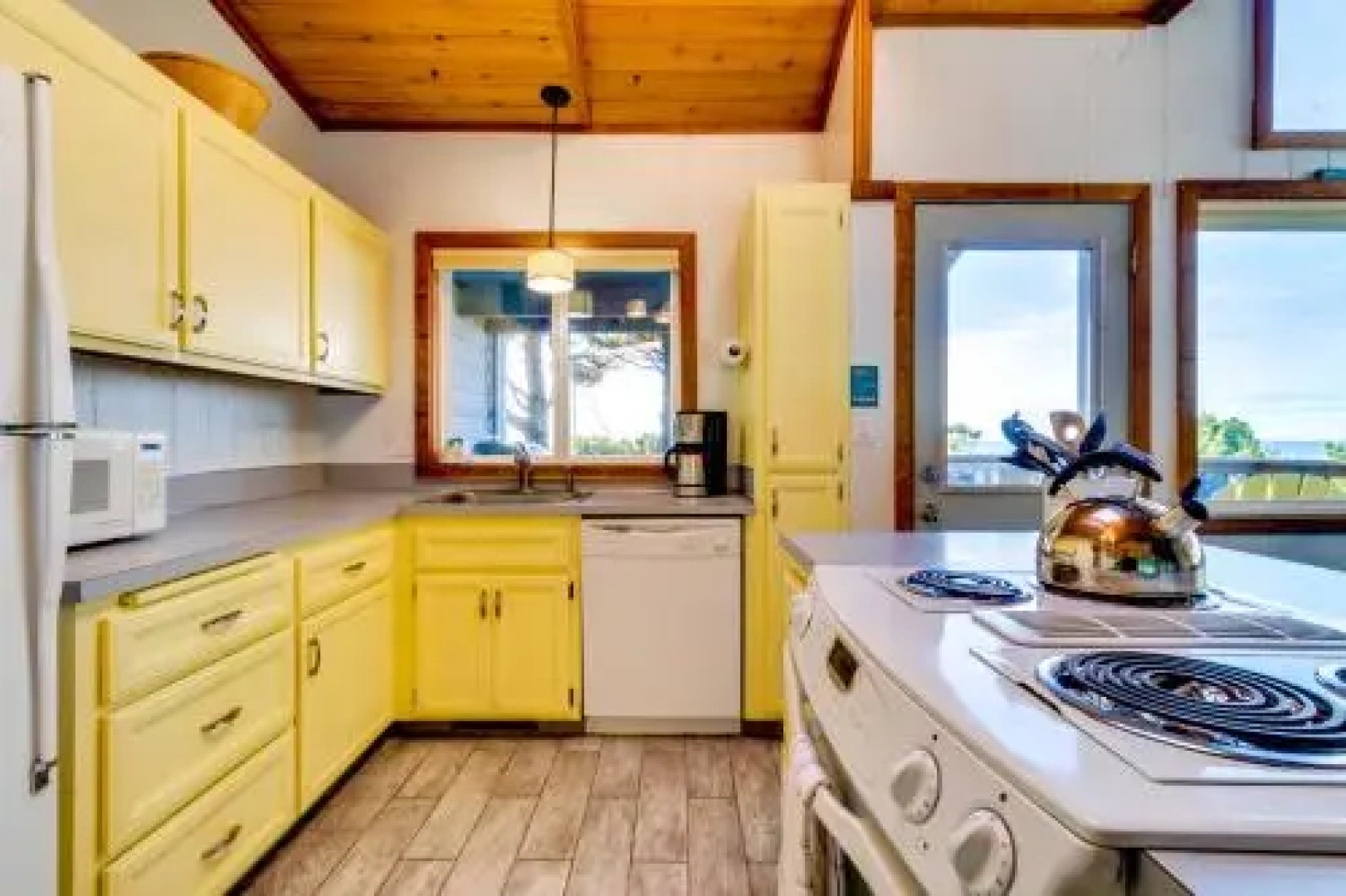 Manzanita Beach Cottage