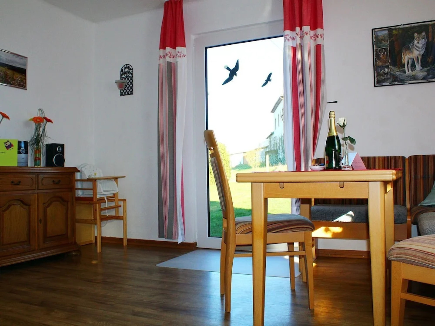 Comfortable Home With Large Sunny Garden In Beautiful Surroundings