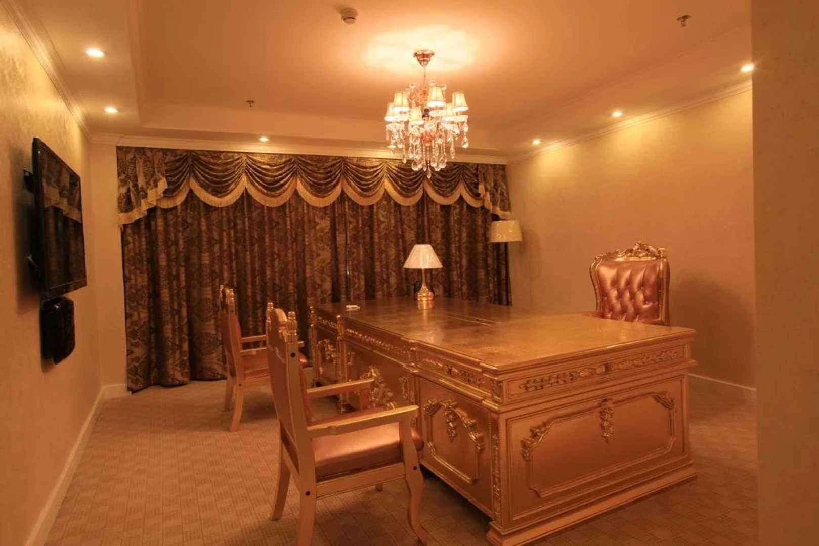 Zhangjiakou HongHao Holiday Hotel