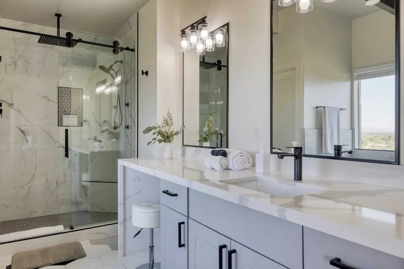 Panoramic Views, Private Pool, Patio Lounge w/ Firepit Royal Palm by Avantstay