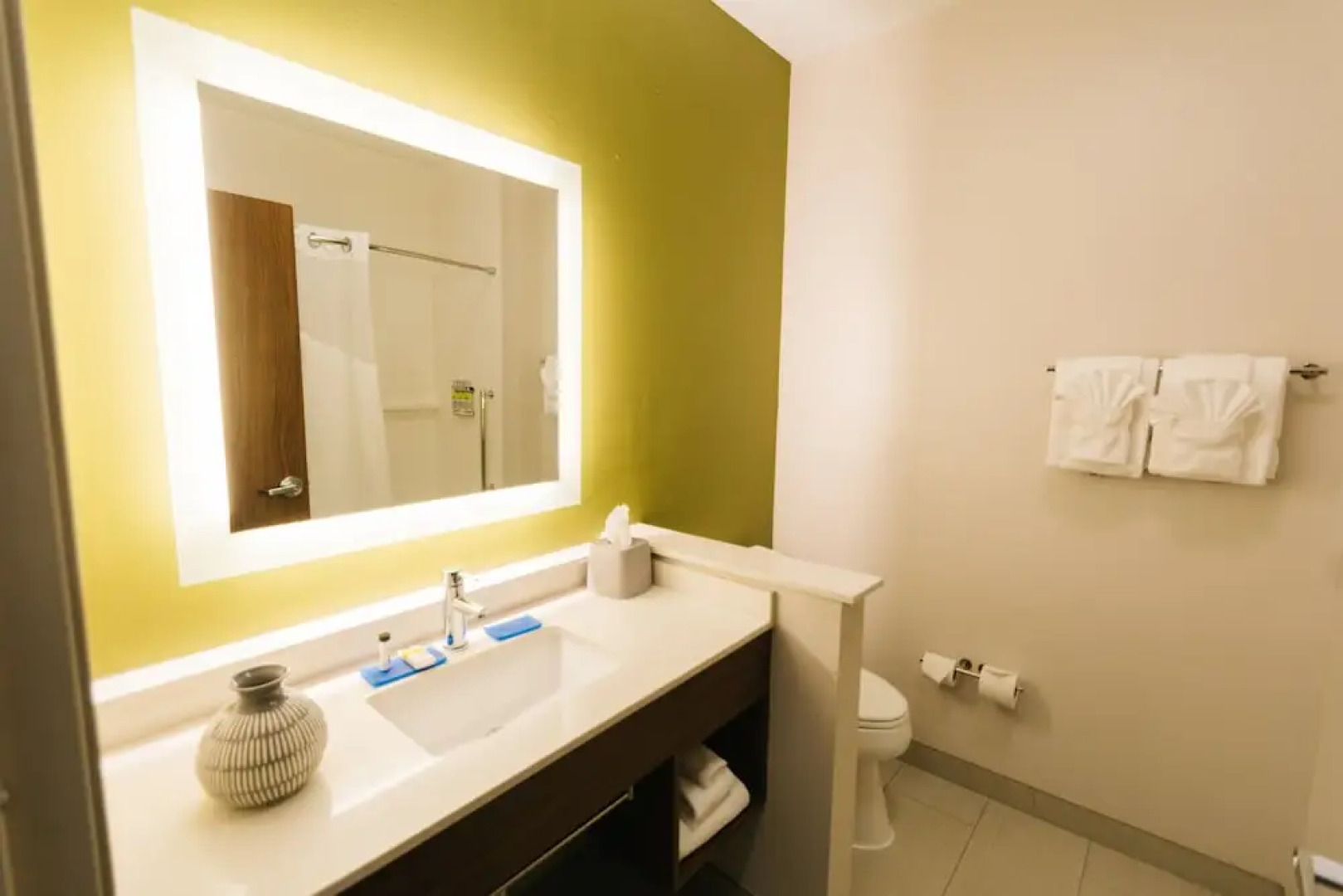 Holiday Inn Express and Suites Birmingham - Homewood, an IHG