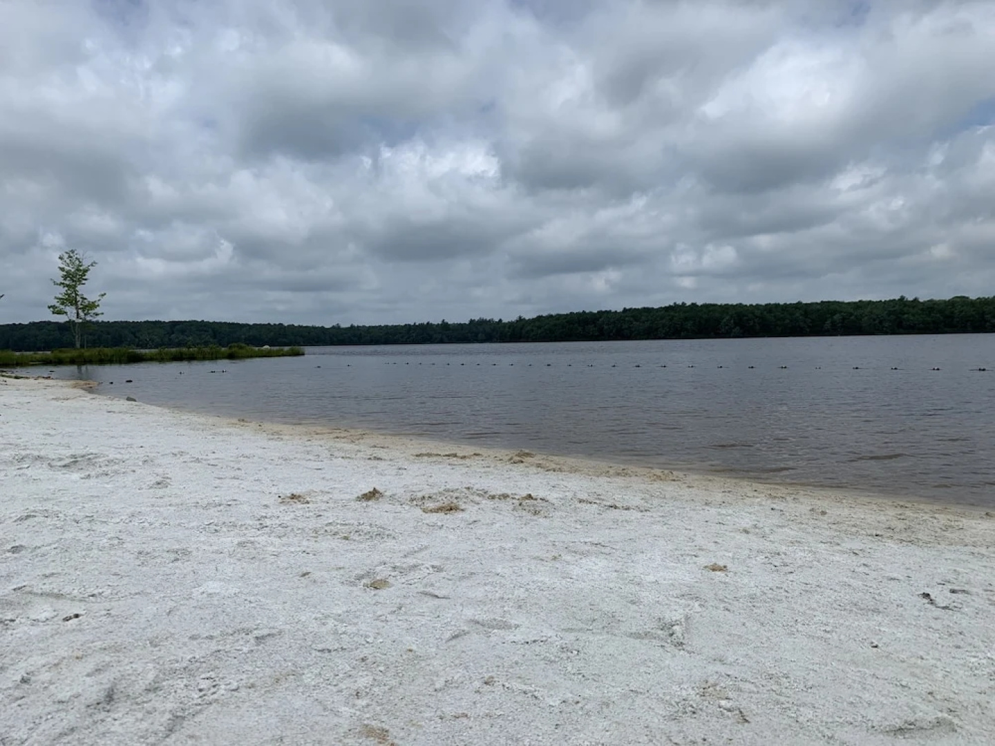 Pocono Retreat: Lake, Firepit, Bbq, Gameroom, Ski 4 Bedroom Home by RedAwning