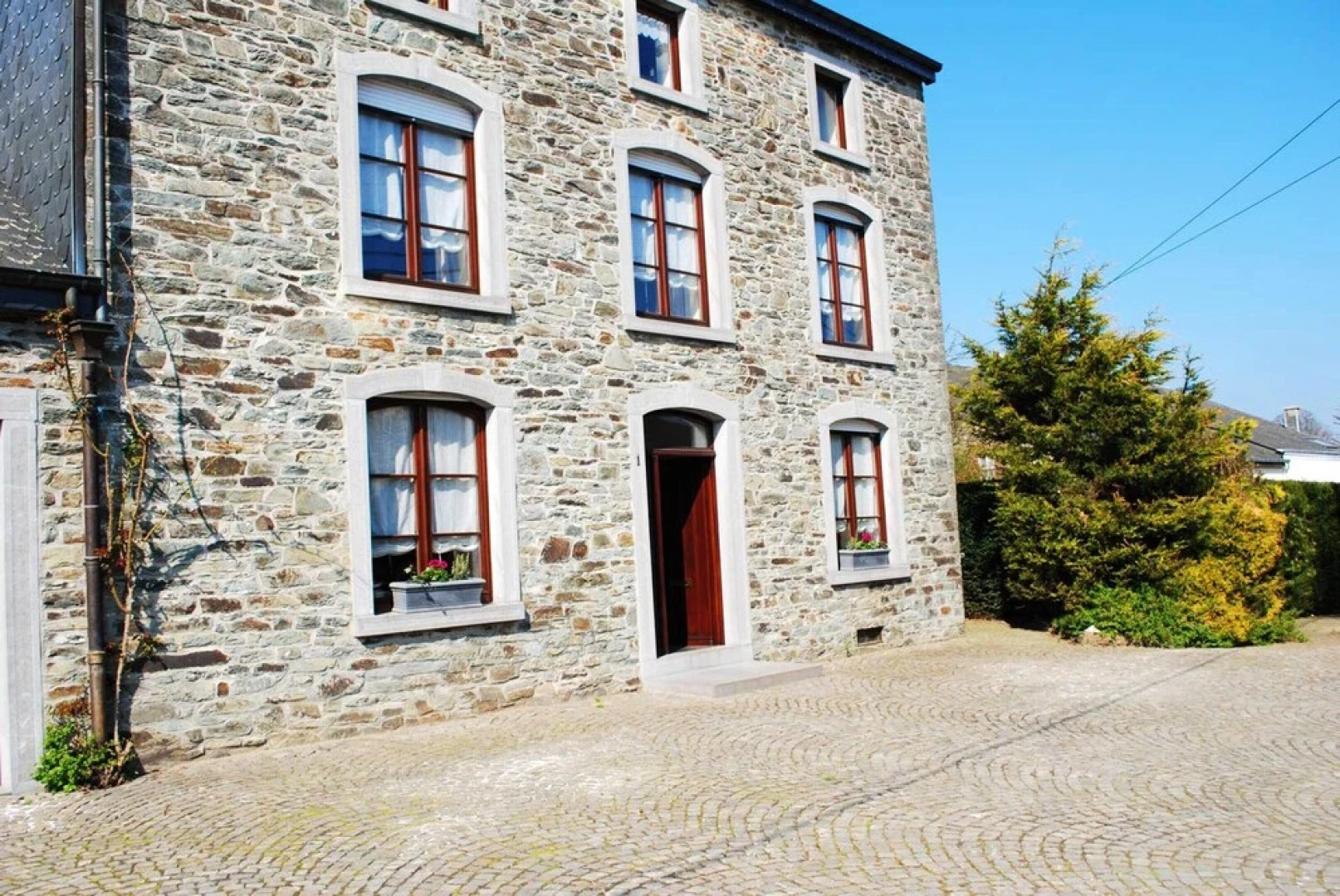 House With 5 Bedrooms in Bertrix, With Enclosed Garden and Wifi