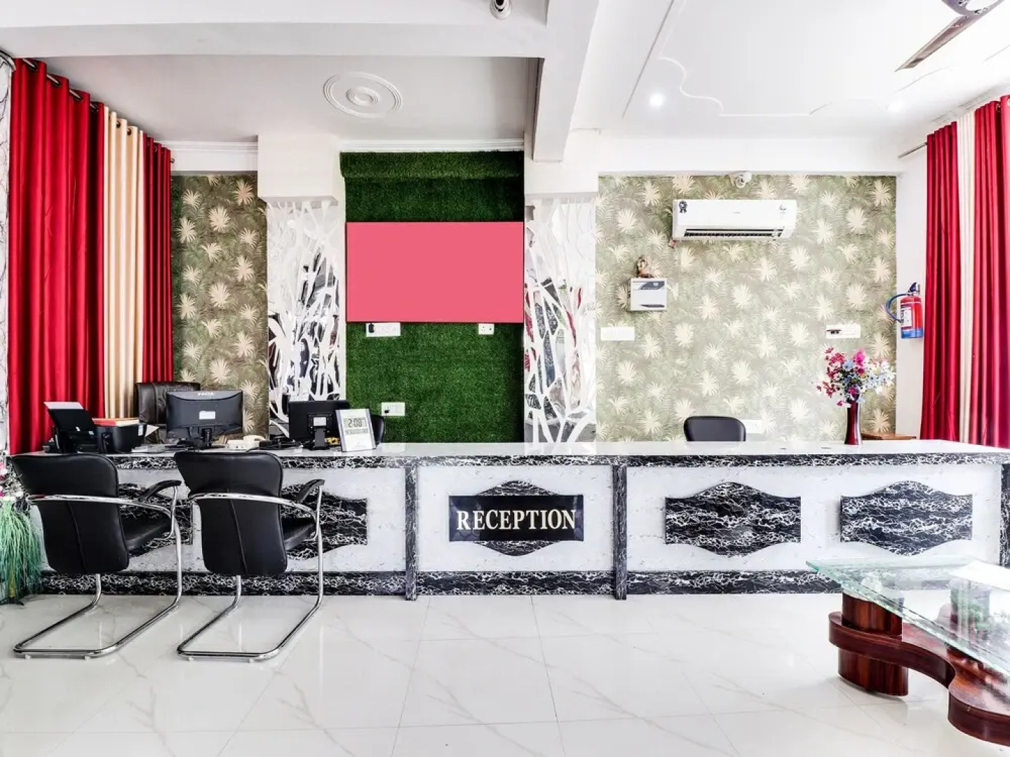 OYO 45399 Hotel Legacy Rbl