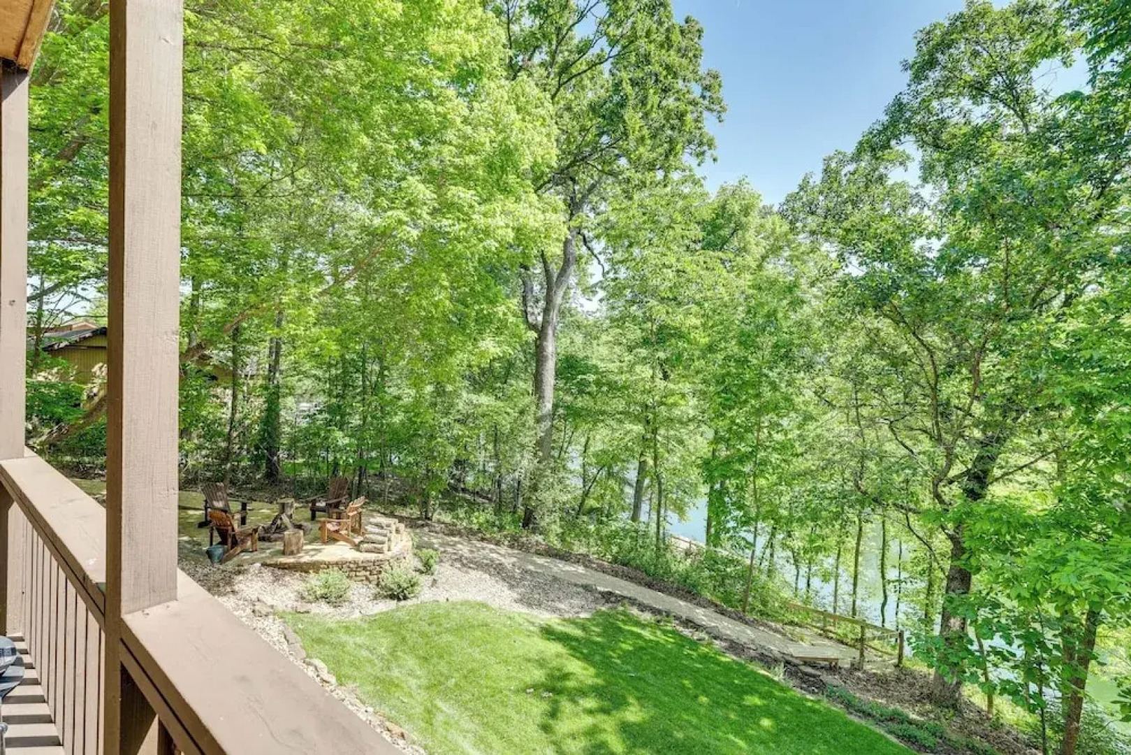 The Bella Vista Lakeside Treehouse: Dock & Kayaks!