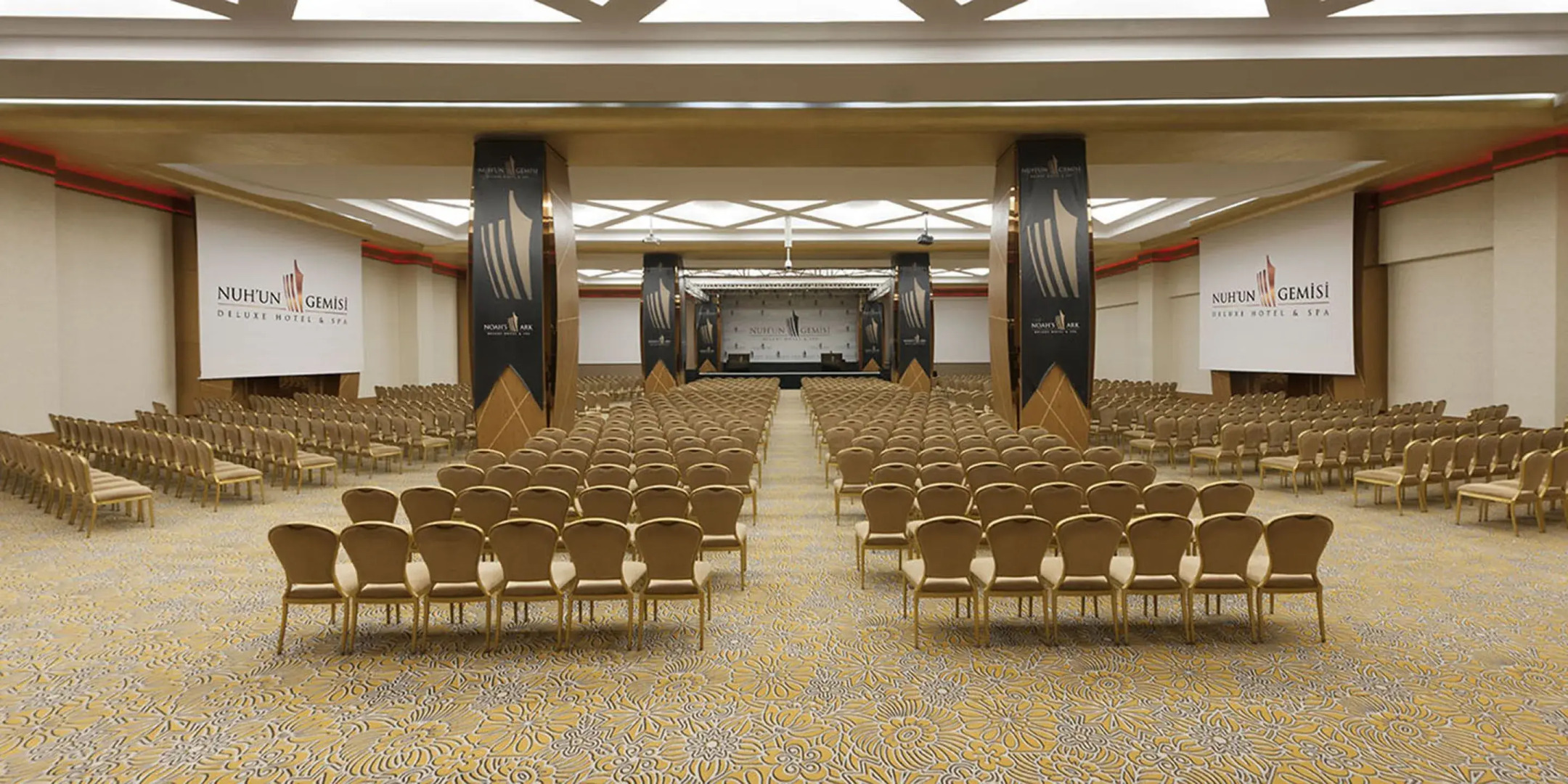 Noah's Ark Deluxe Hotel & Spa