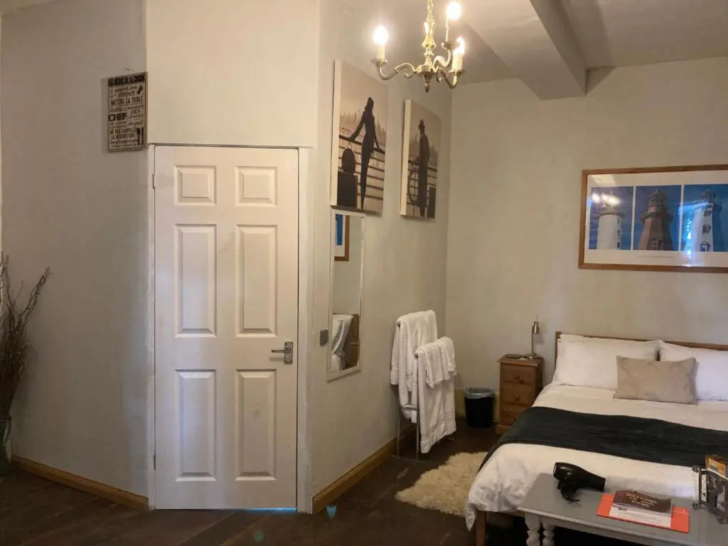 7 Dagnaud De la Tude our family farmhouse style home with en-suite