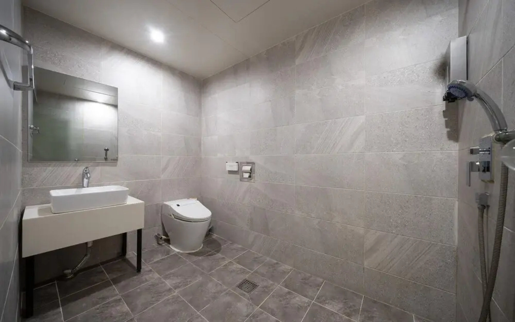 Guri Elin Hotel