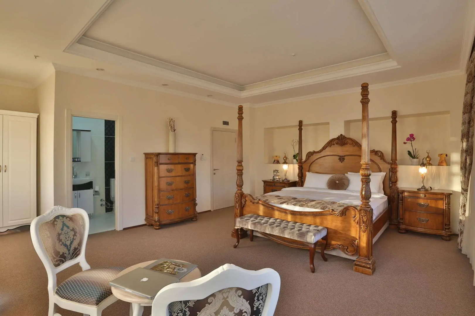 Bon Hotel City & Resort