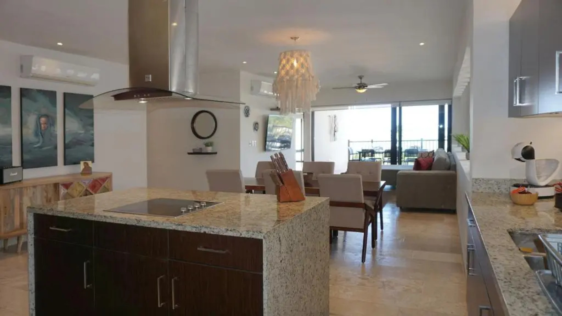 Playa, Selva, Cenotes, Ruinas, Marina todo a 5 km