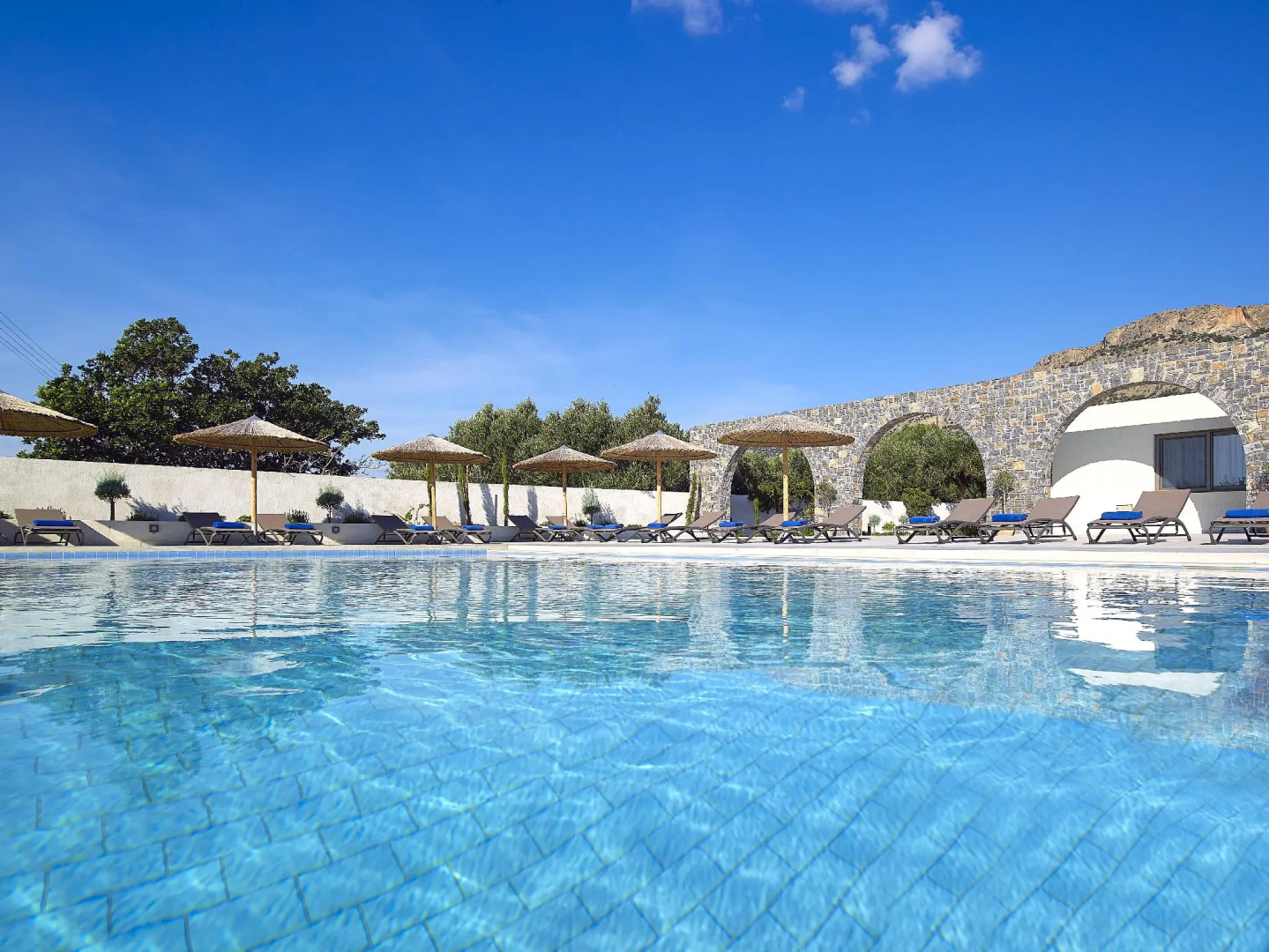 Coriva Beach Hotel & Bungalows