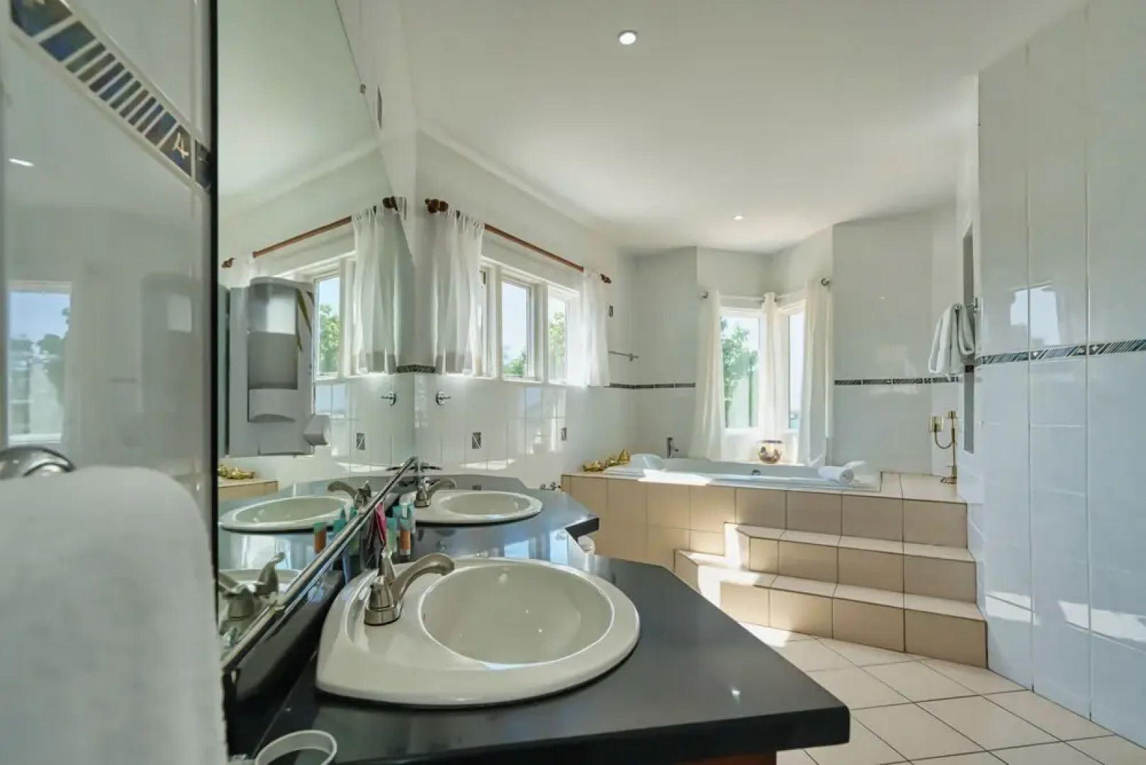 Private Beach Ocean Front Boat Dock Tiki Bar