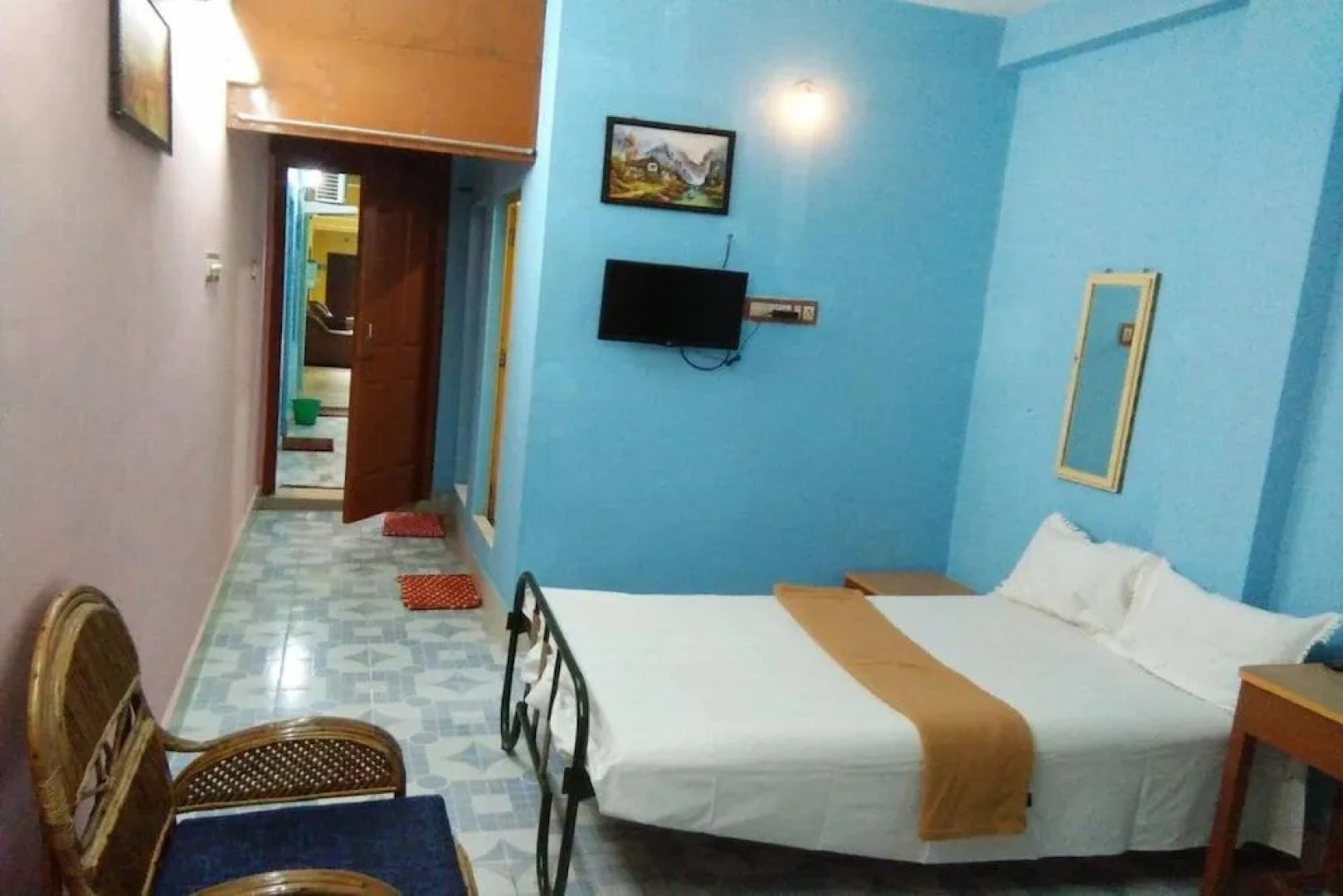 Parisha Residency - Temple Side Hotel
