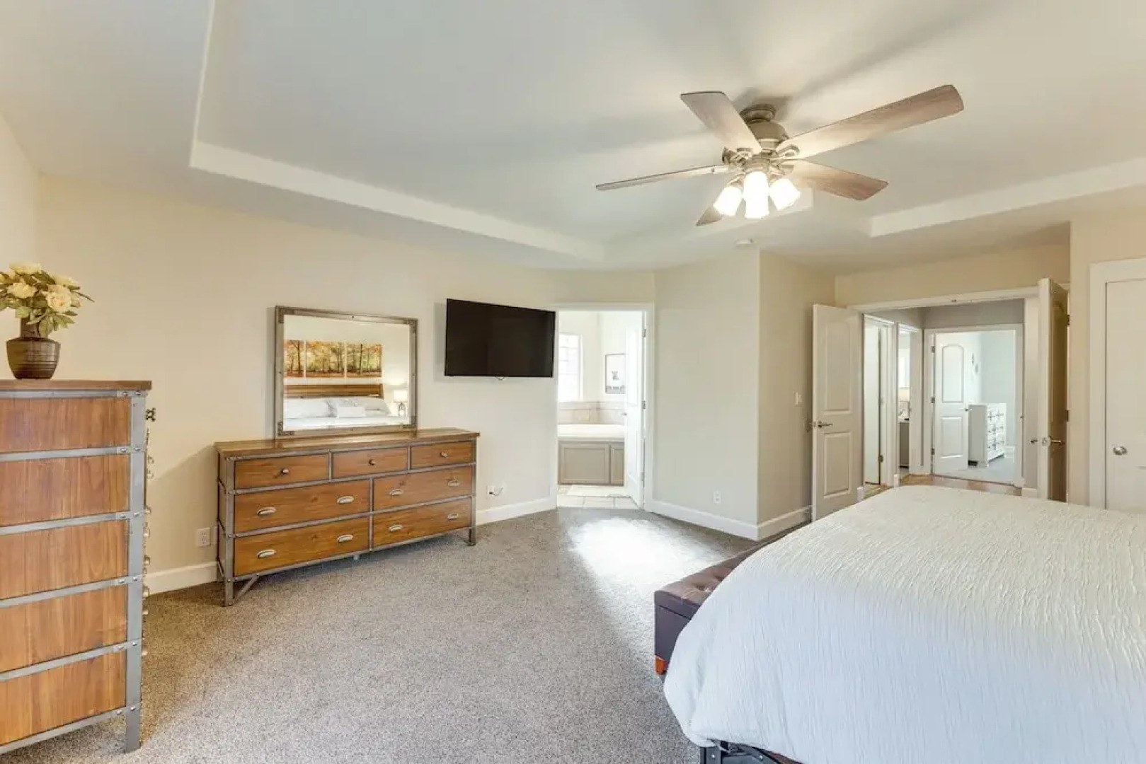 Walk Downtown: Remodeled Home in Murphys w/ Yard!