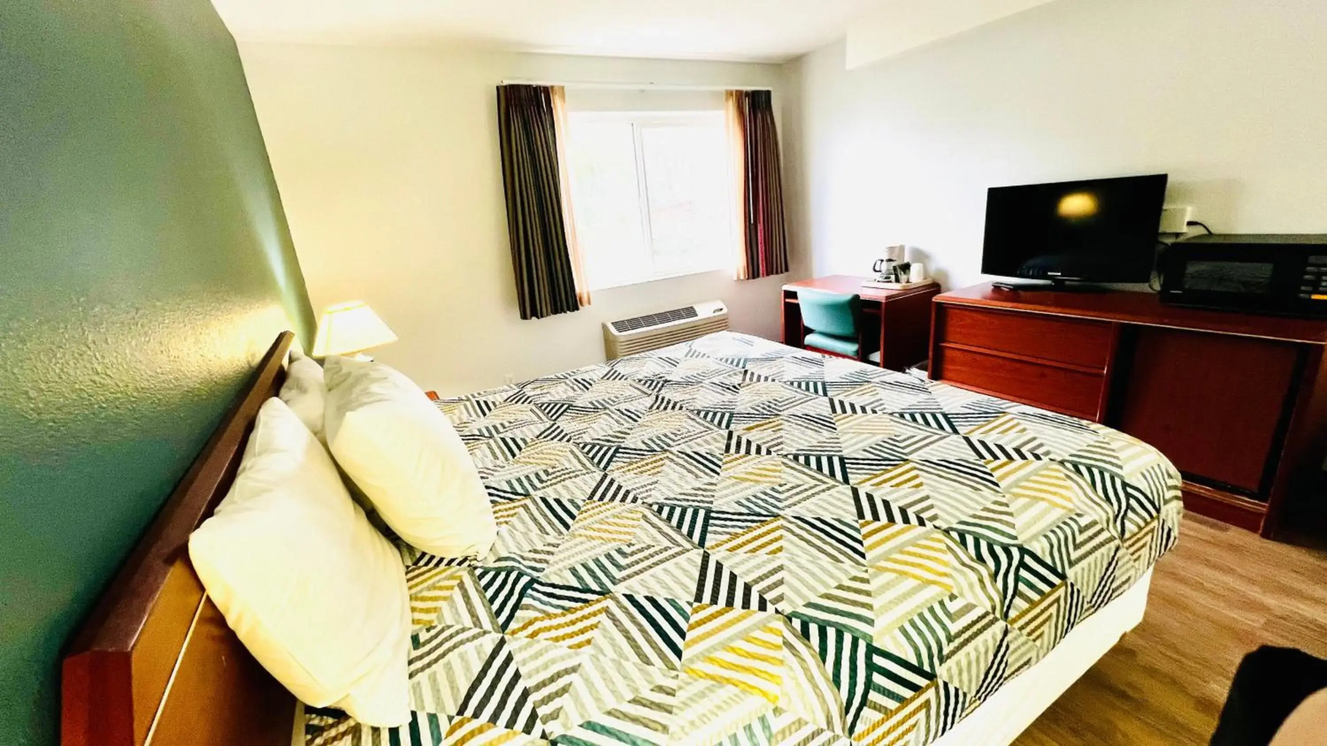 Studio 6 Suites Portland OR- I-5 OHSU