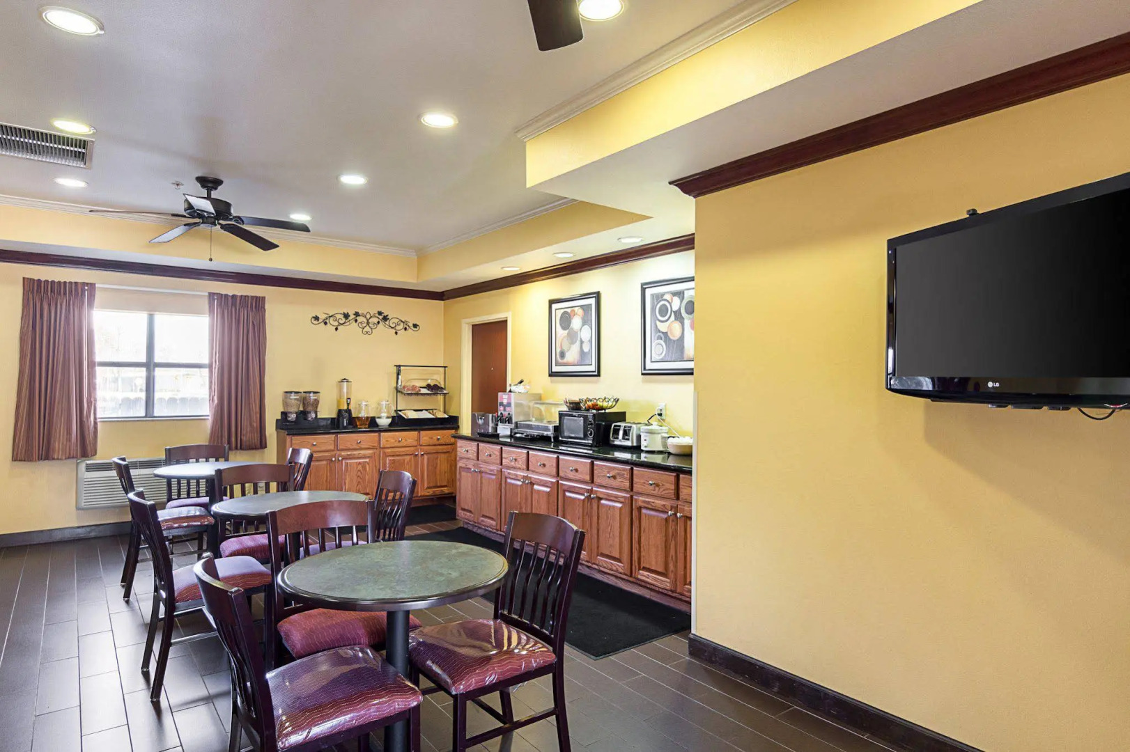 Econo Lodge Inn & Suites Little Rock SW