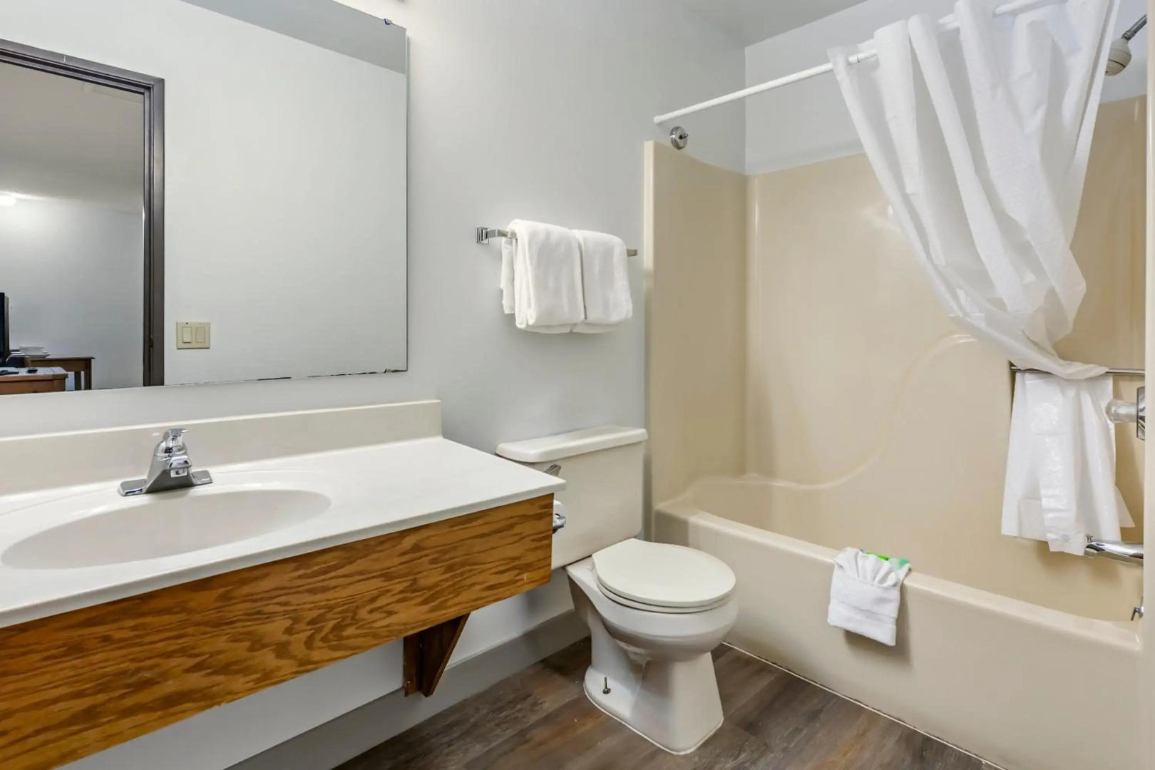 Polynesian Hotel & Suites Wisconsin Dells/Lake Delton