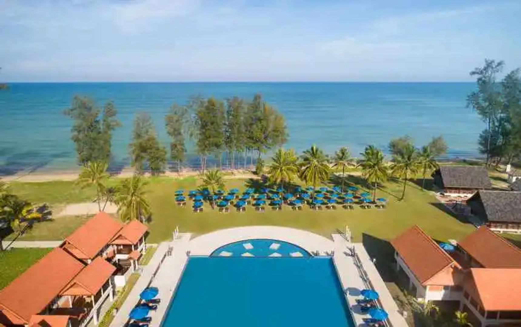 Le Menara Khao Lak beachfront Villa & Resort