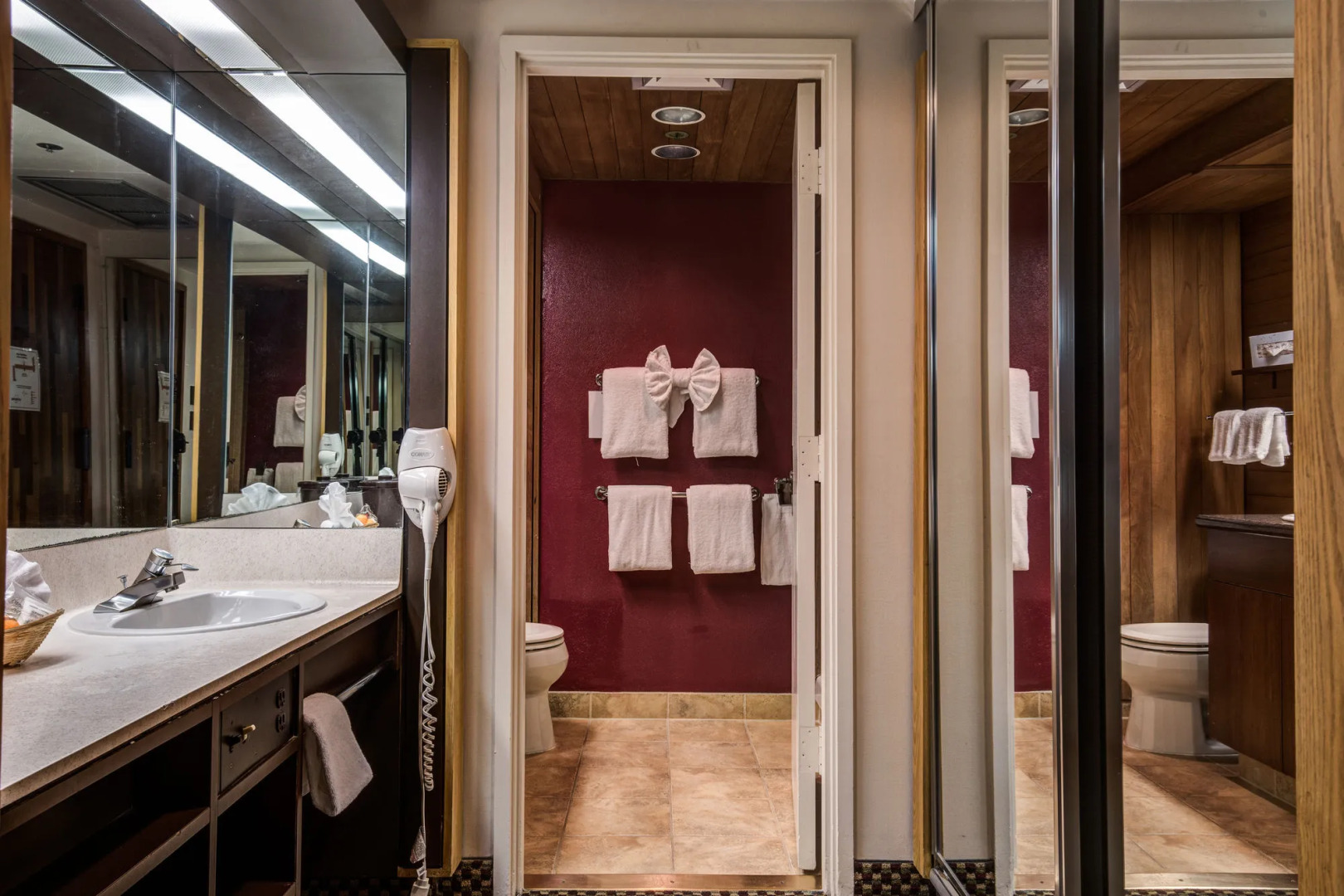 Lakeside Inn and Casino