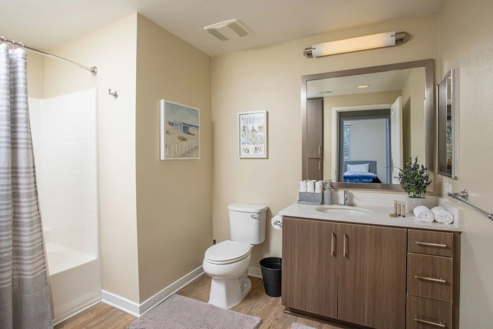 Irvine Deluxe Design Suites by A