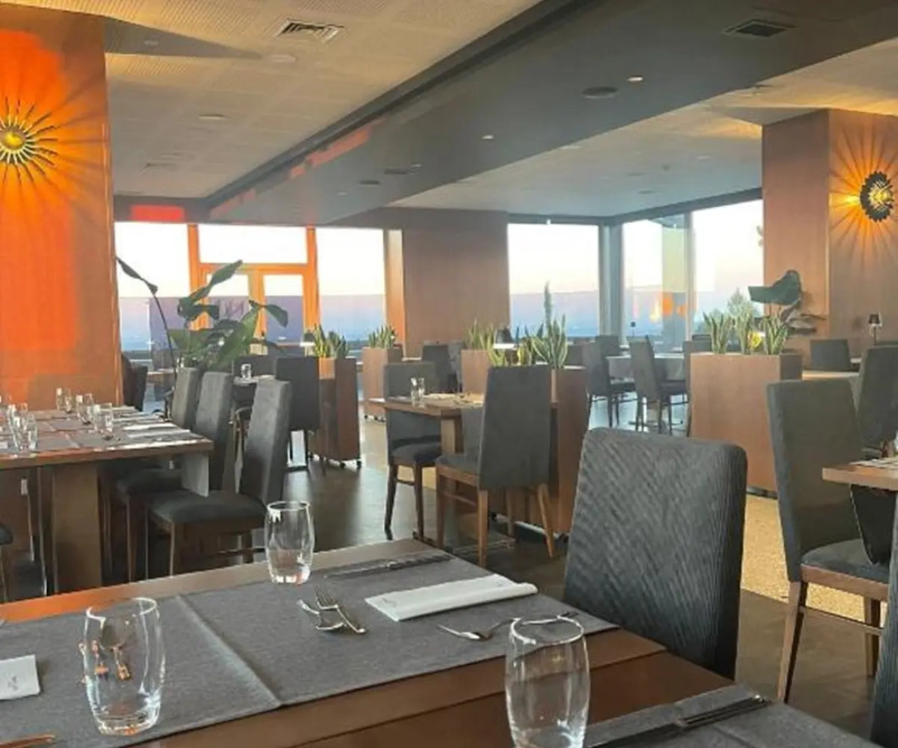 Отель Versatile