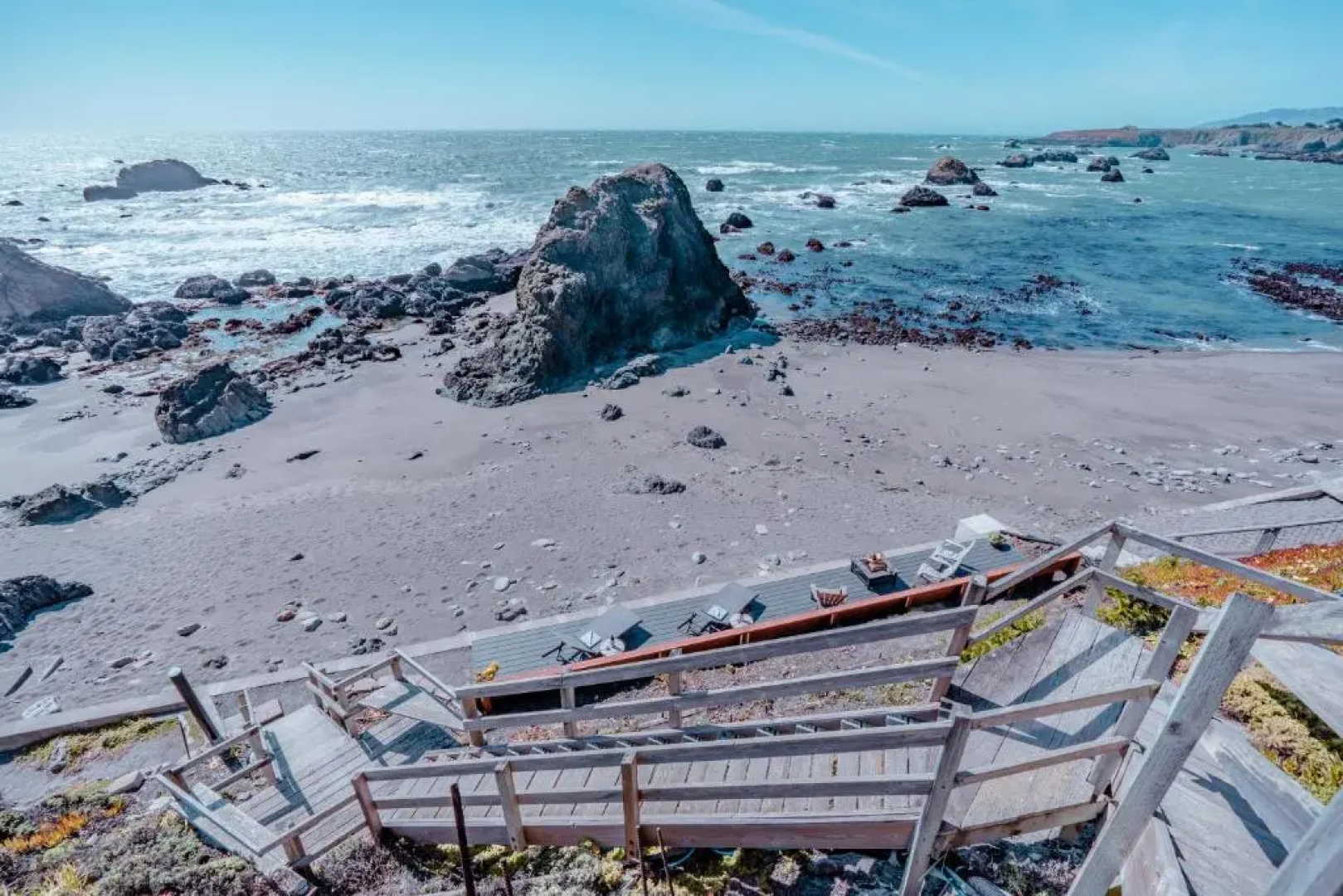 Surfscape Beach House, Private Beach & Ocean views
