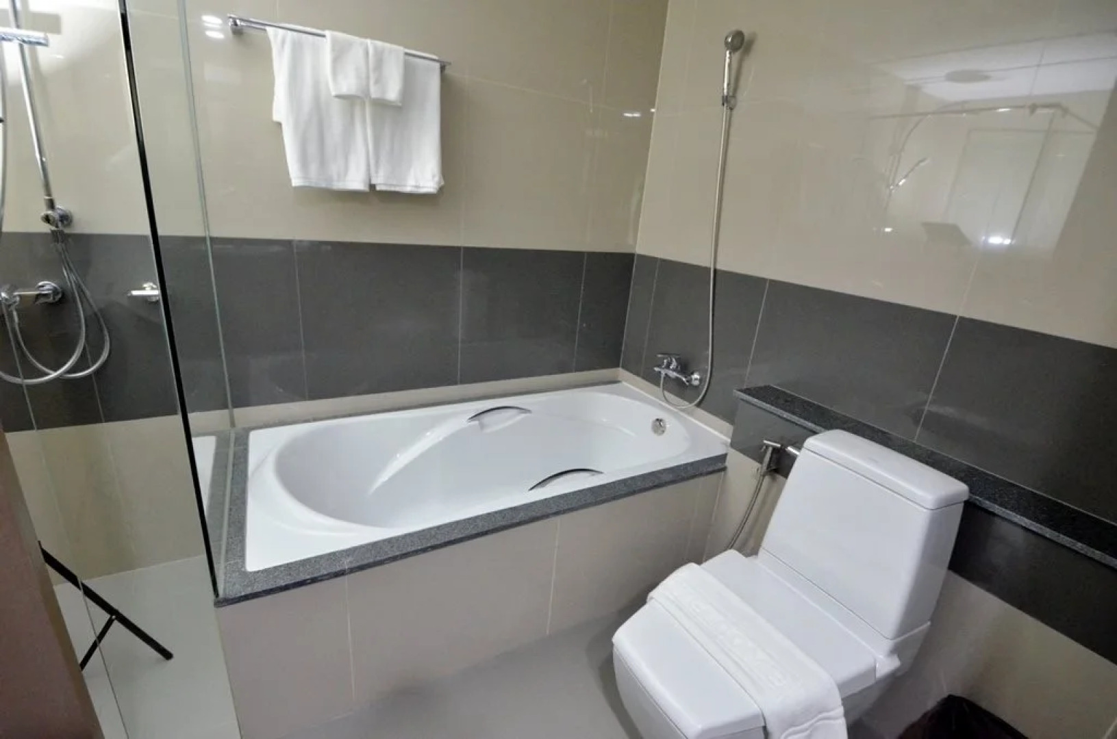 Srivaree Pavilion Hotel And Training Center