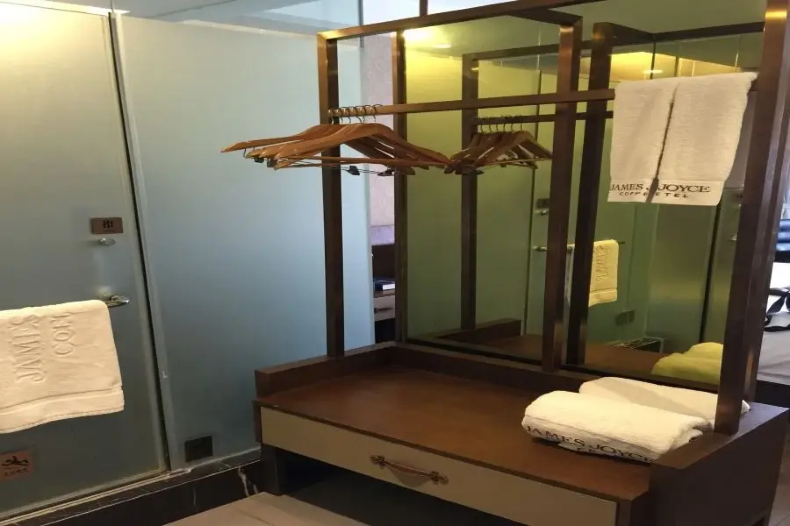 James Joyce Coffetel Qinhuangdao People Park Plaza