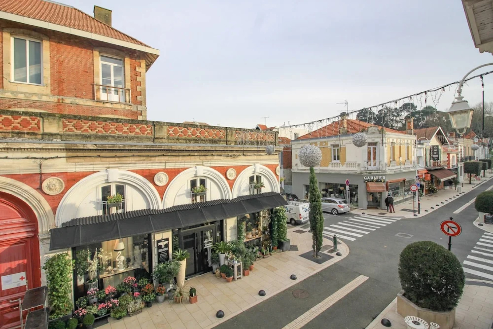 Maison bleue du bassin