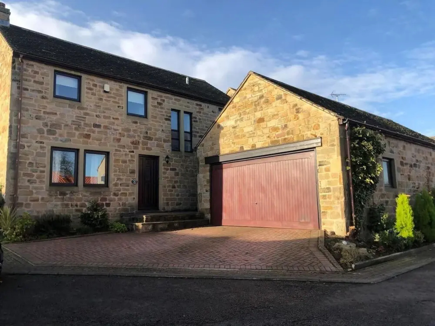 Beautiful House in Rural Village With Hot Tub