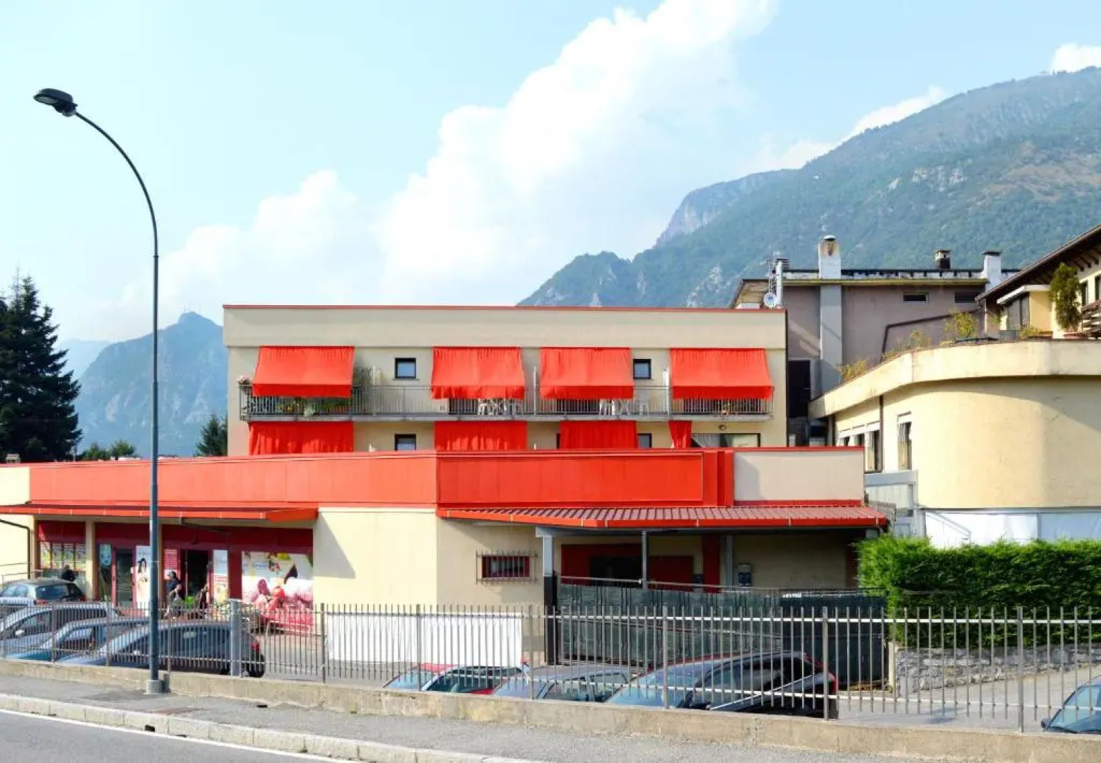 Como's Lake Mountains