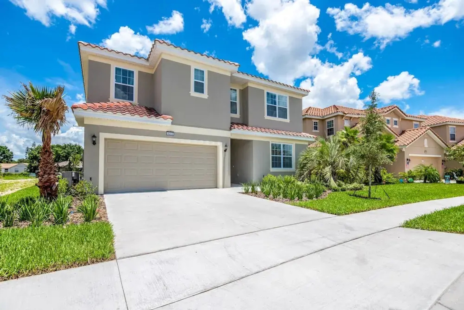 Solterra - 5212 Oakbourne Avenue