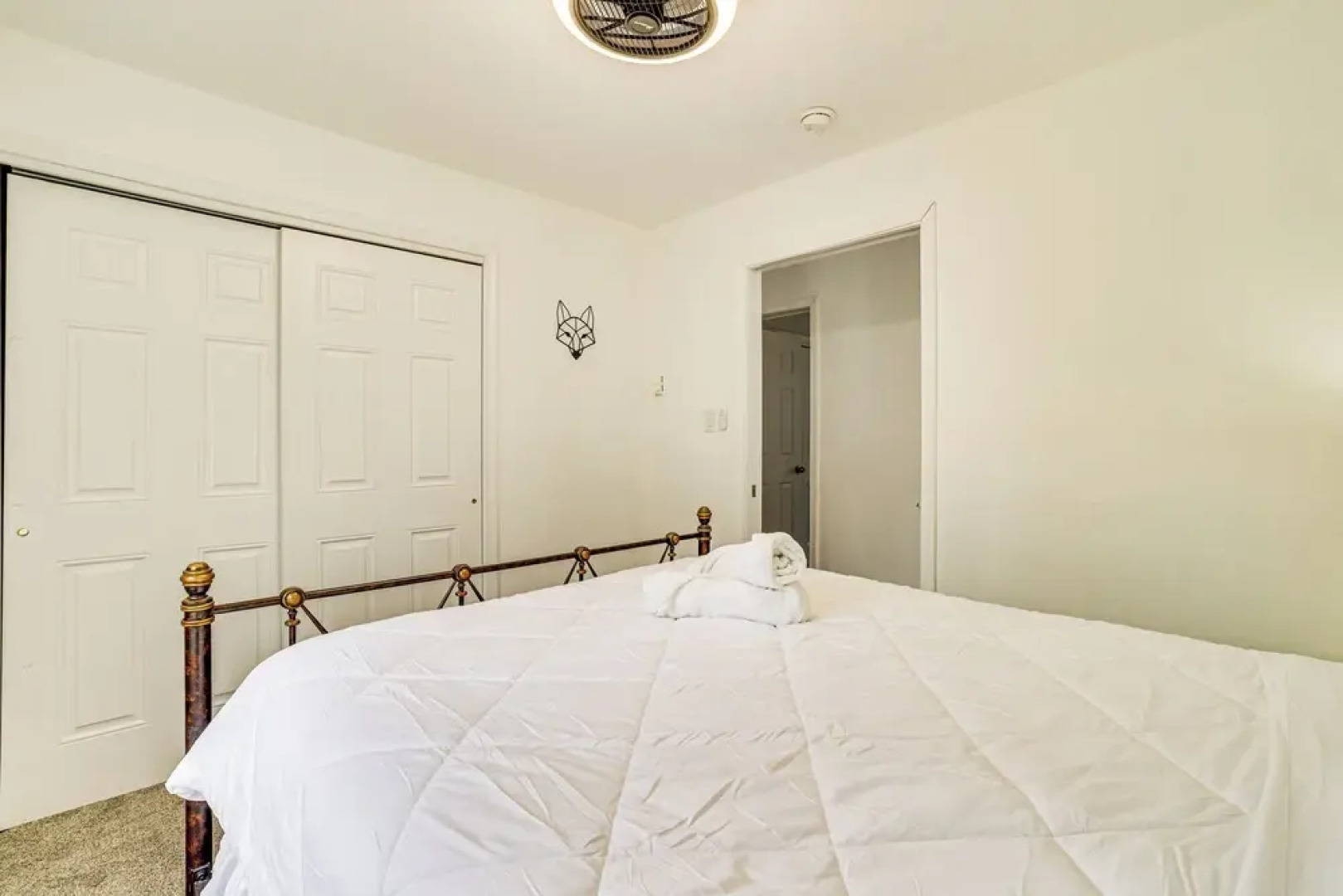 Hot Tub + Decks: Tree-lined Retreat in Pocono Lake