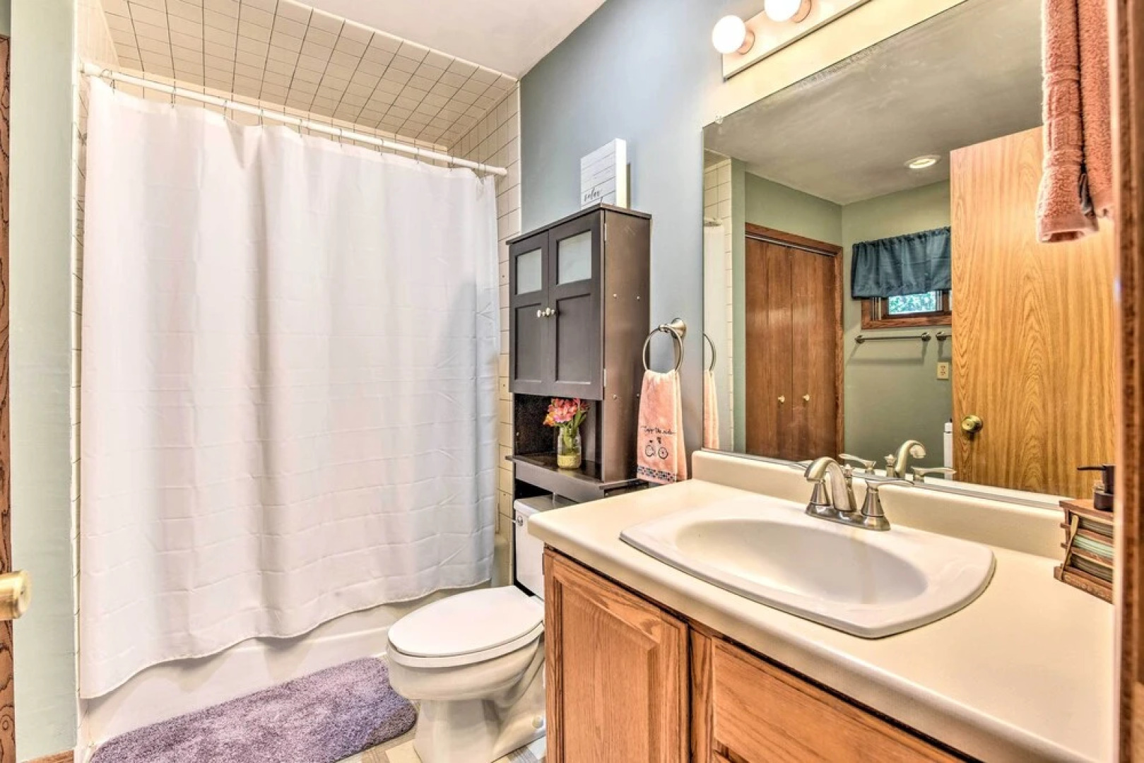 Fishermen's Paradise w/ Fire Pit on Rice Lake!