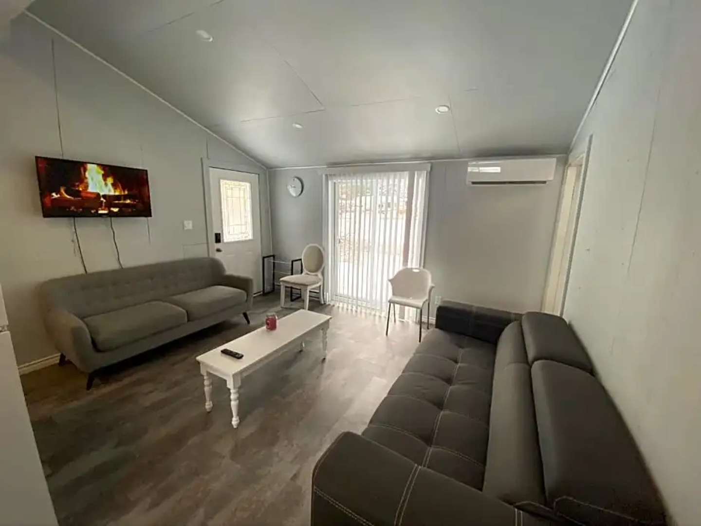 Harrison Lake Cottages