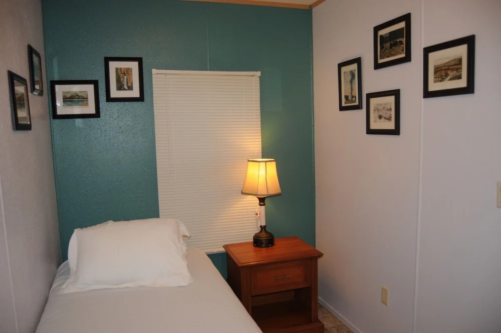 Yellowstone Motel - Adults Only