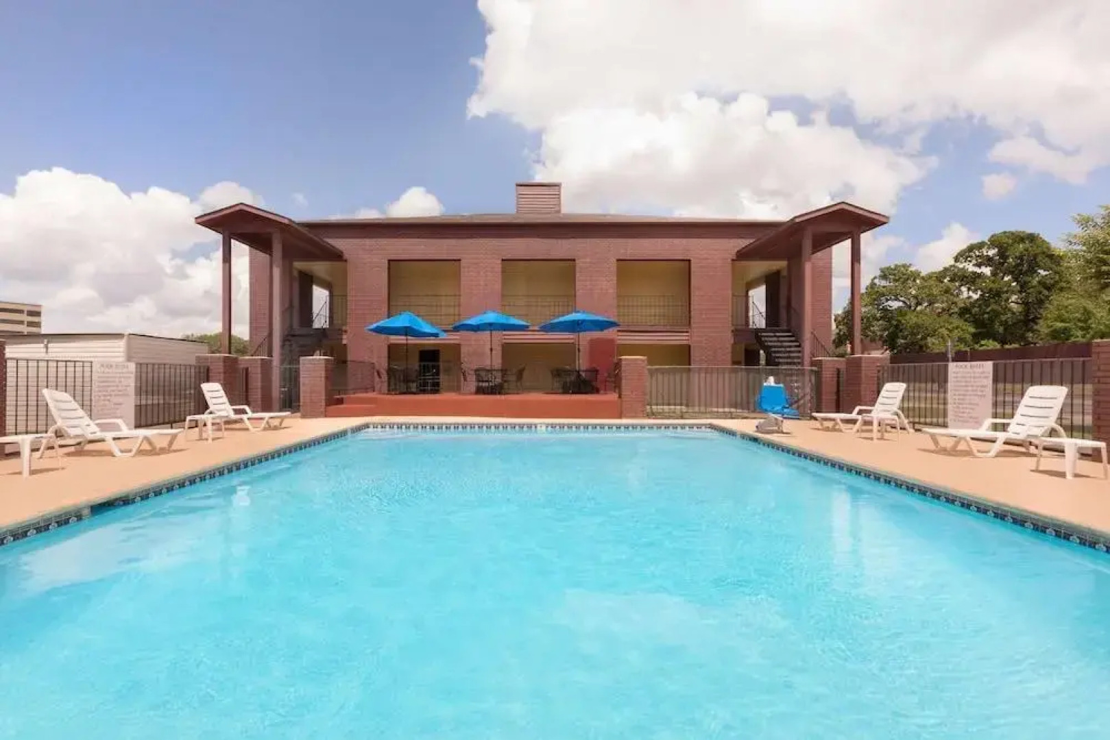 Executive Inn and Suites College Station