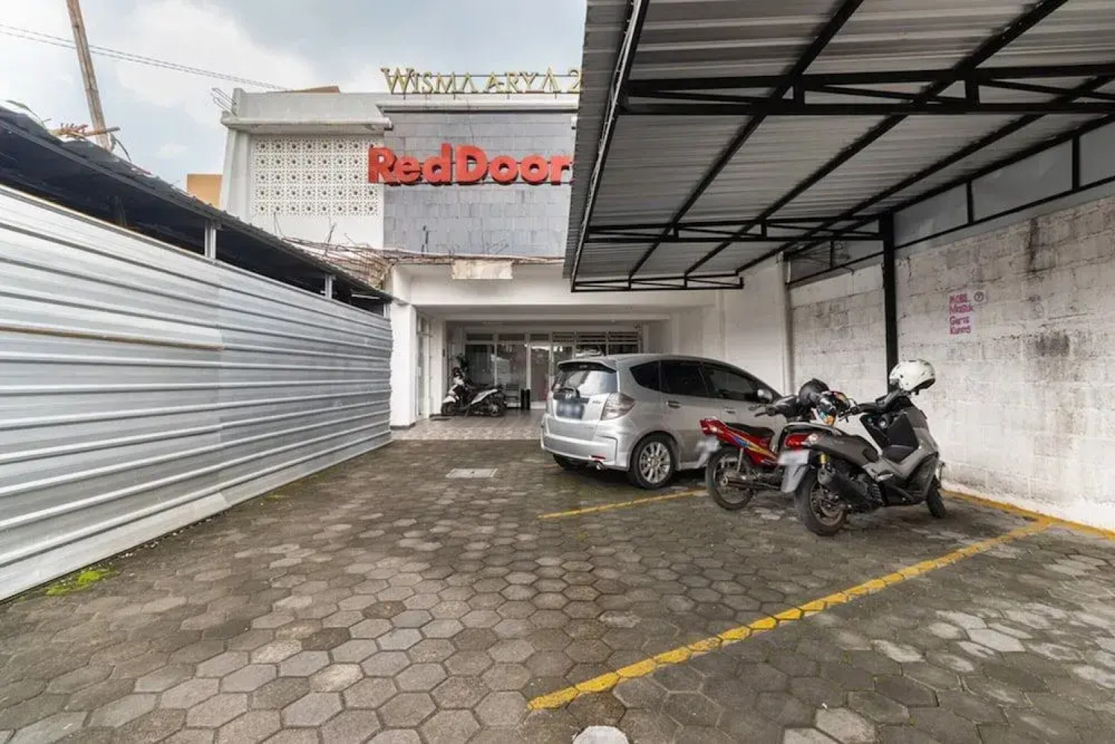 RedDoorz Syariah @ Wisma Arya 2