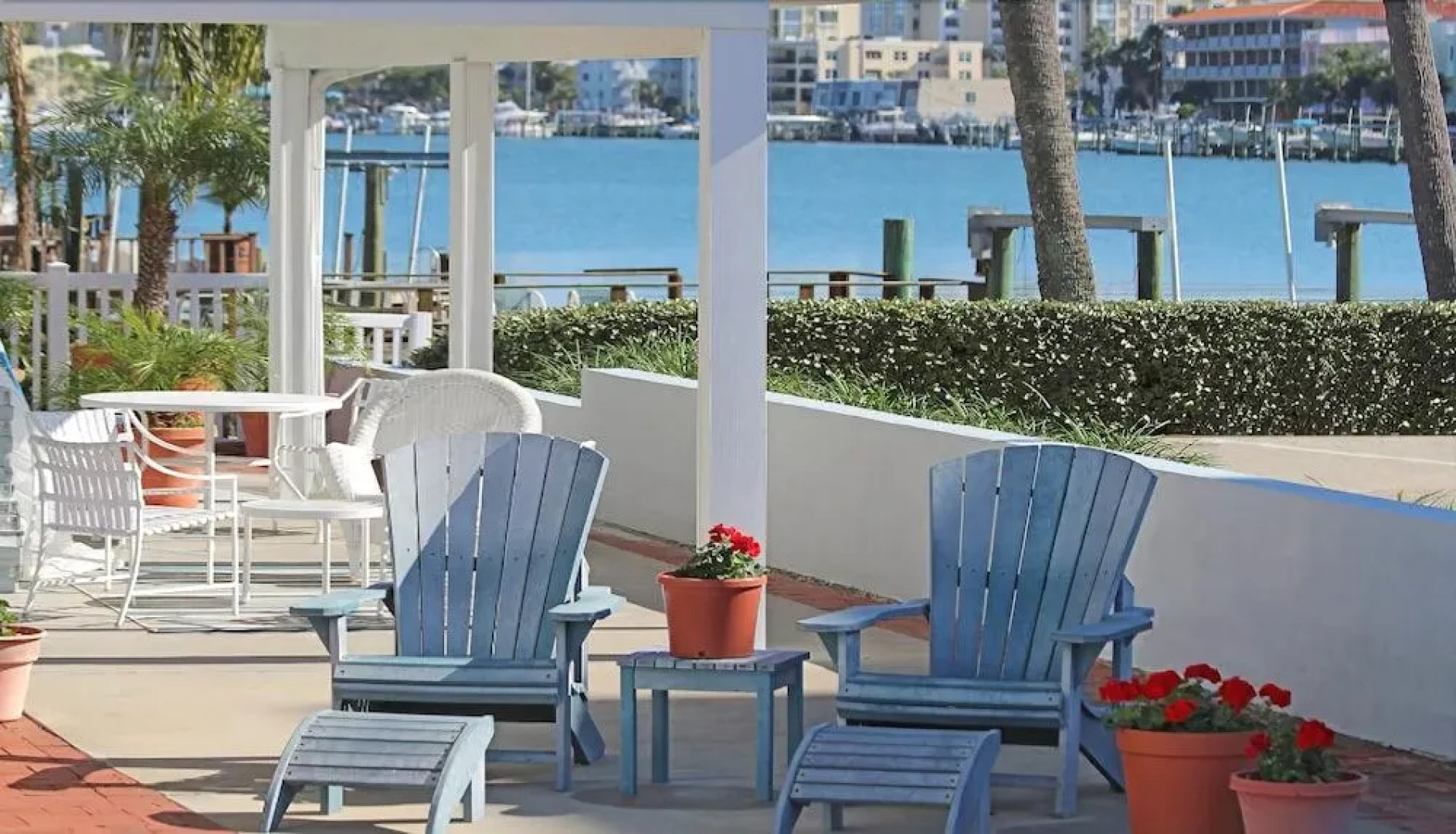 Beachouse Inn & Suites