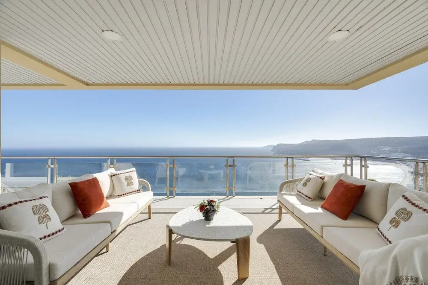 Coastline Arrabida Villa by Cadenzalux