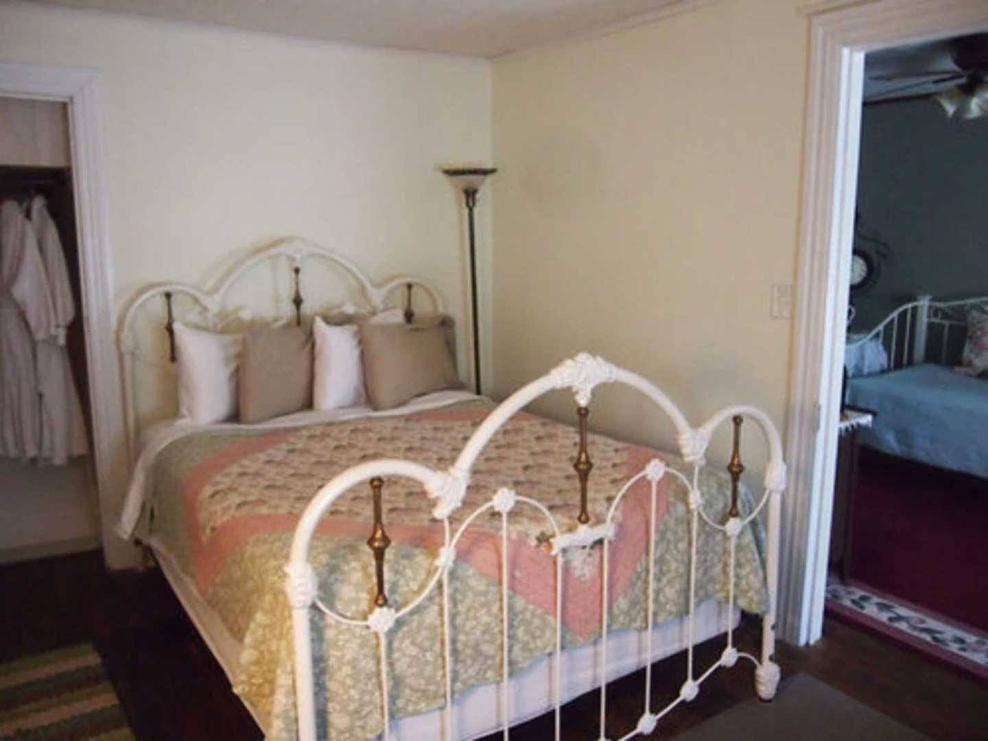 The Maid's Quarters Bed Breakfast & Tearoom