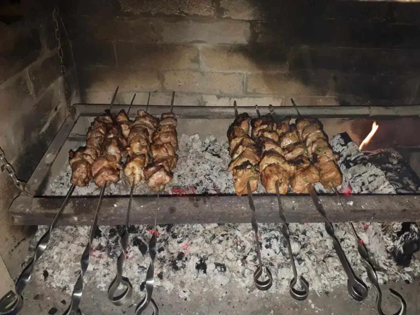 Готель RIVER HILL