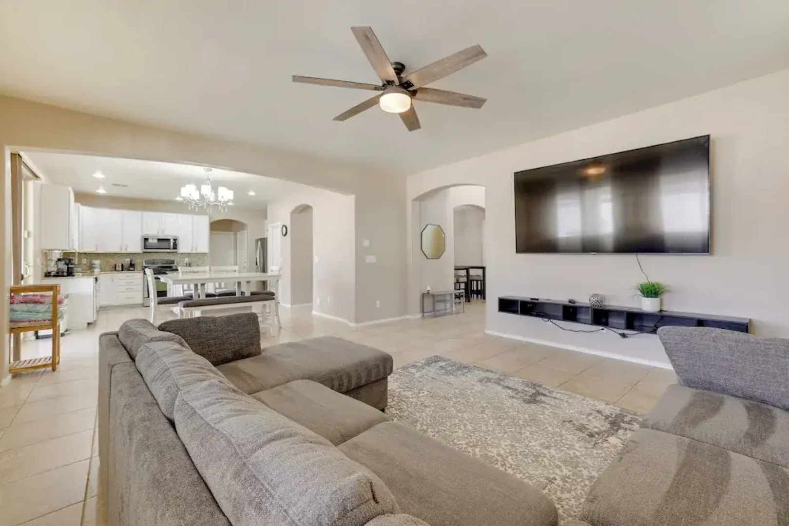 Pool, Fire Pit: Family Home in Goodyear!