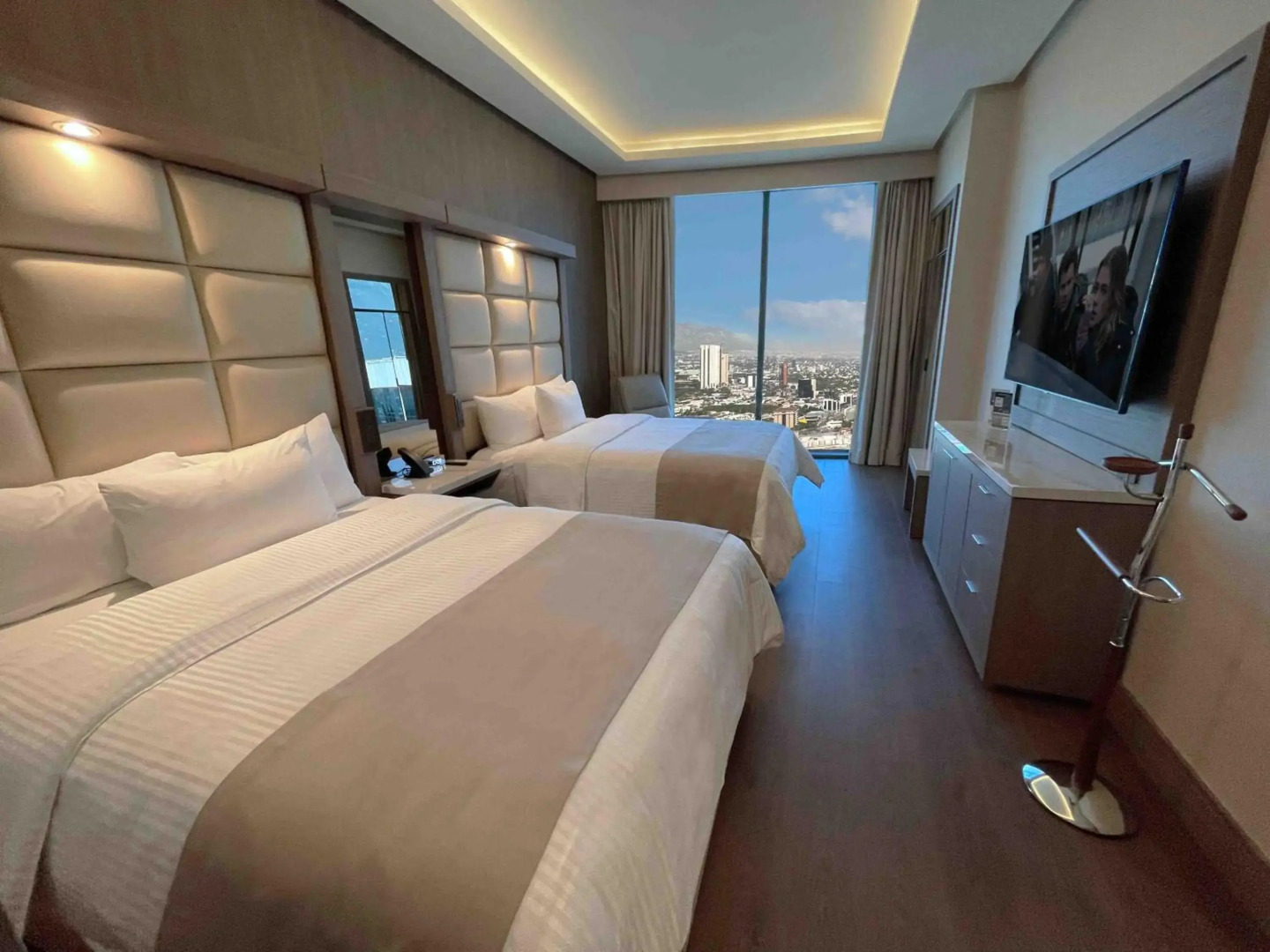 Safi Royal Luxury Metropolitan