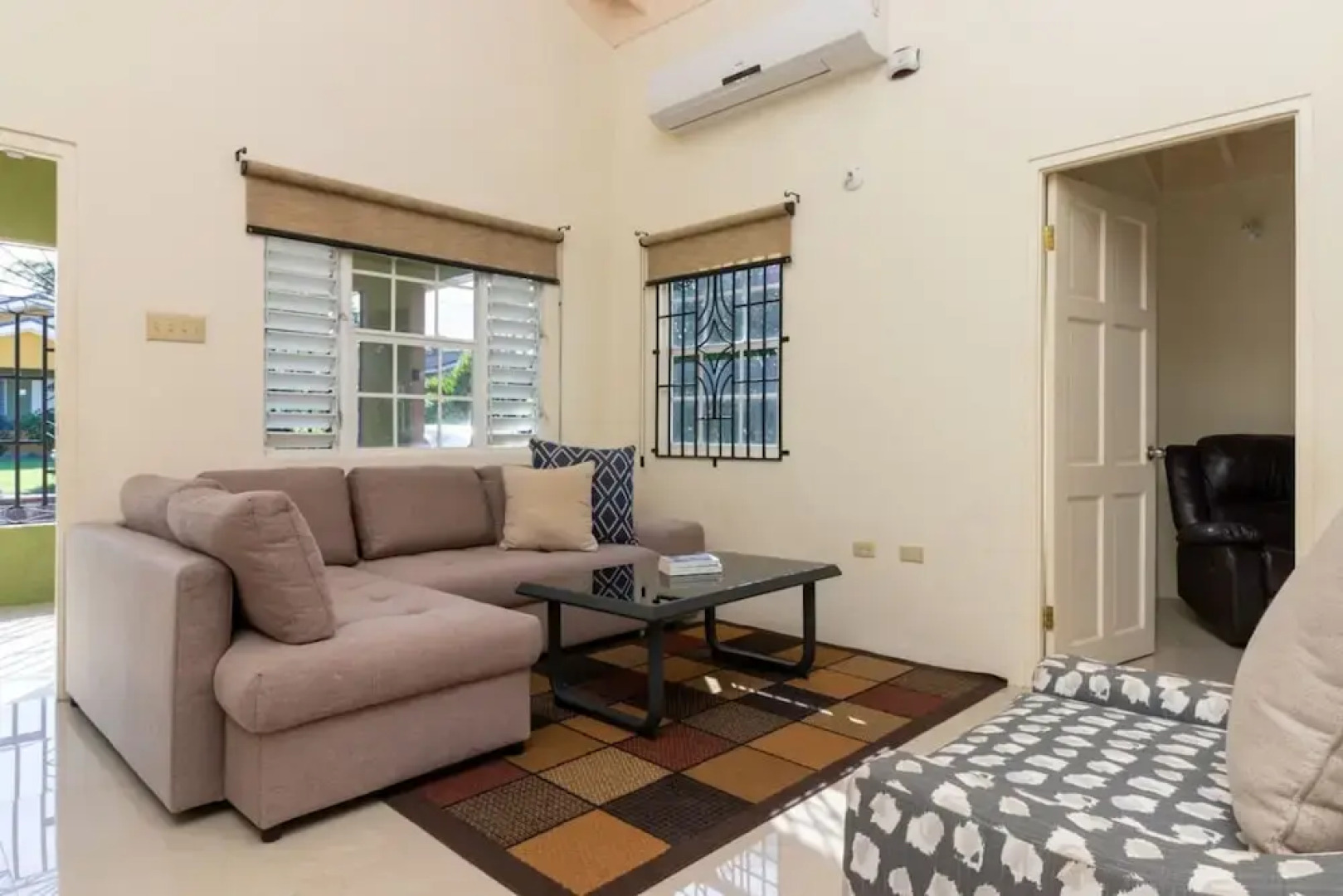 Private Pool Draxhall Gated Gym Tennis Full AC