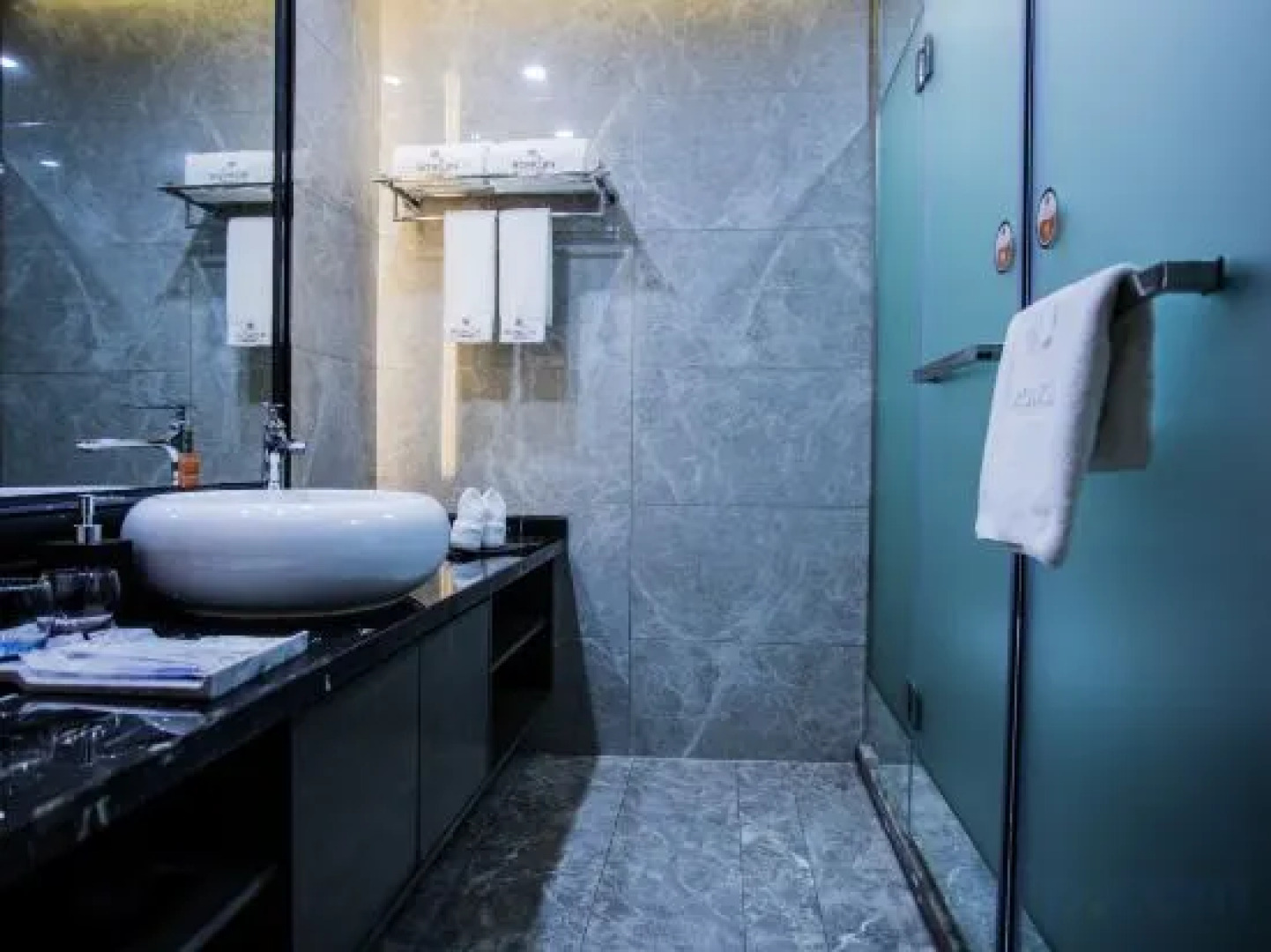 Huoerguosi Yingbin Guest House