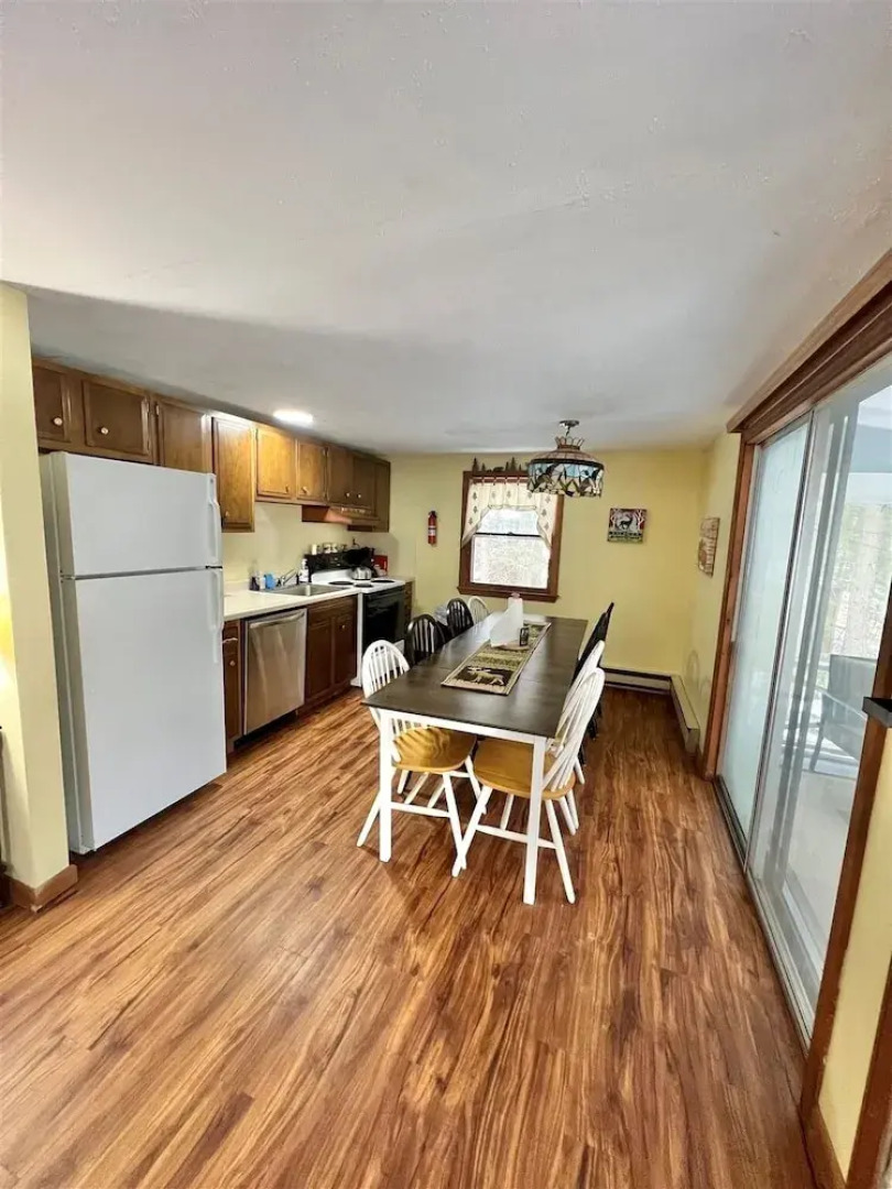 Any Season Escape Limit 10 4 Bedroom Villa by RedAwning