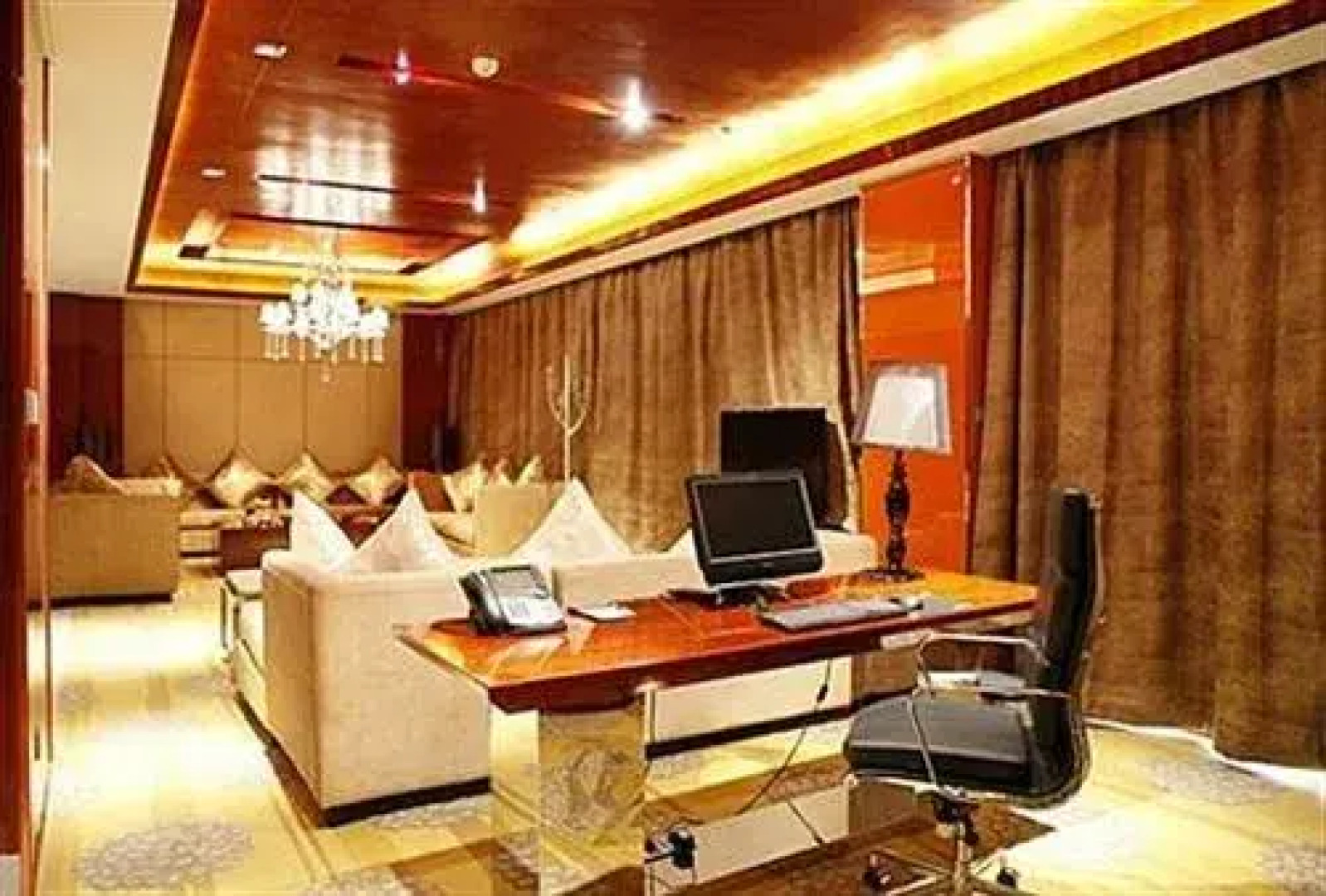 East Lake International Hotel