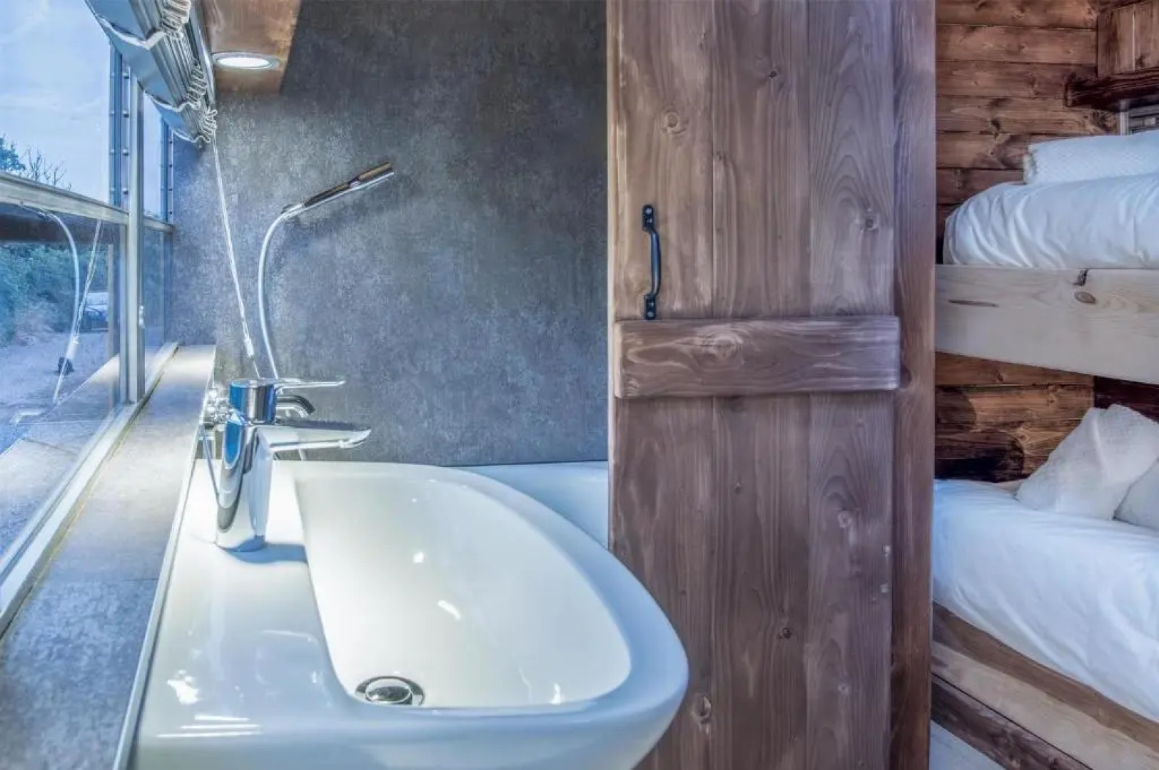 American School Bus - 1 Bedroom  - Blossom Farm - Tiers Cross