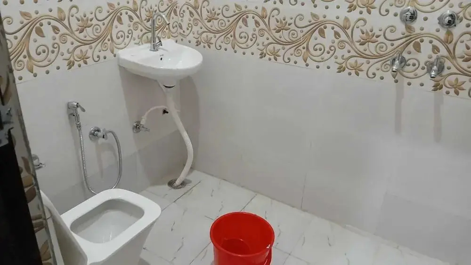 J.R Palace Hotel & Banquet